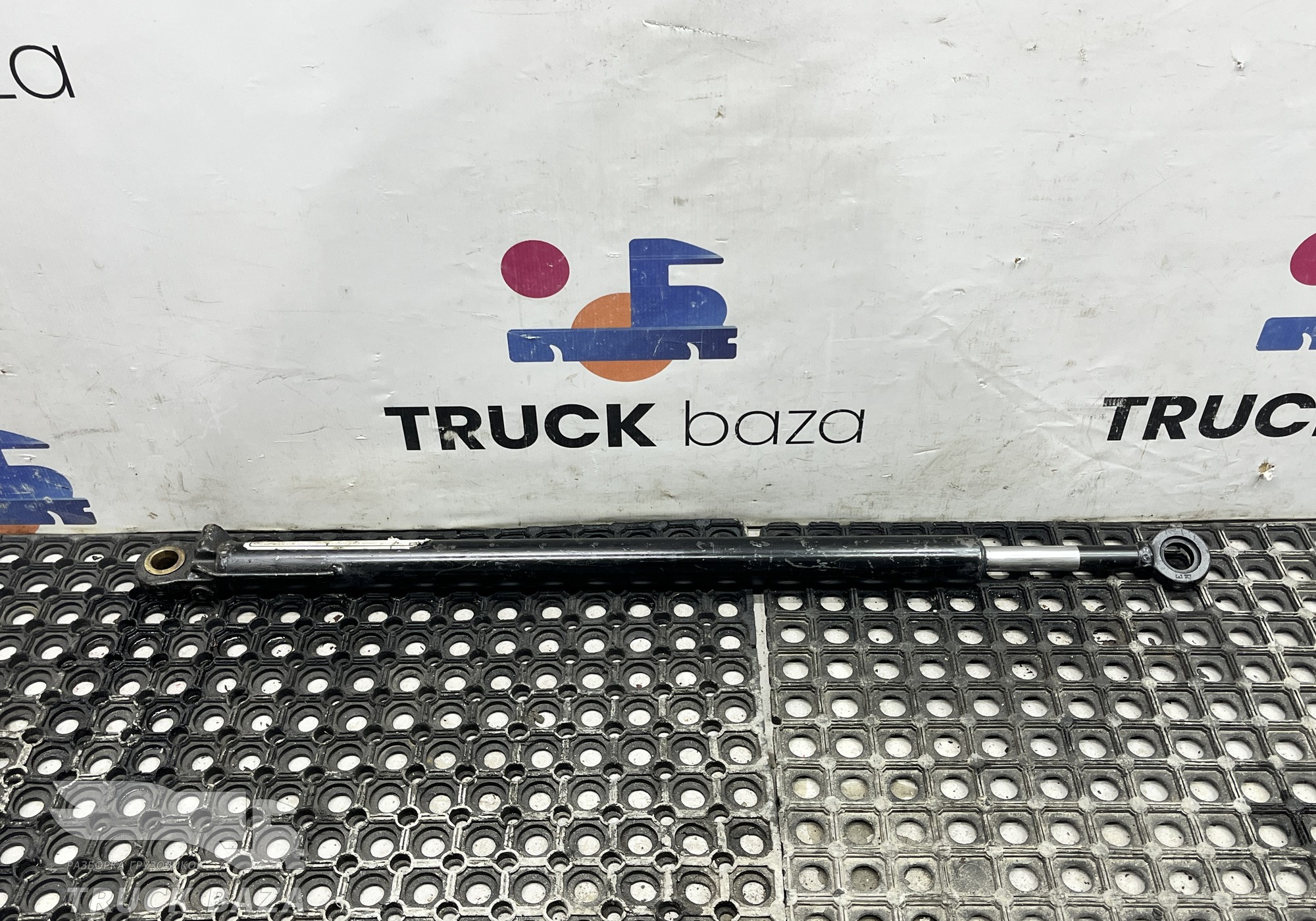 81417236009 Цилиндр подъема кабины