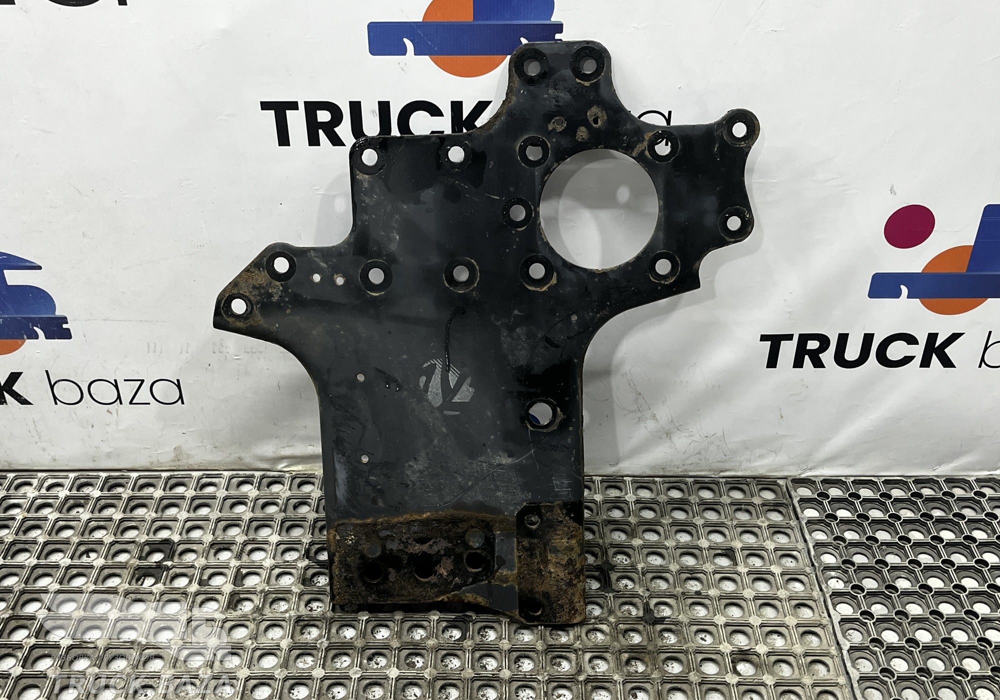 A9303100190 Кронштейн усилителя переднего бампера правый для Mercedes-Benz Actros