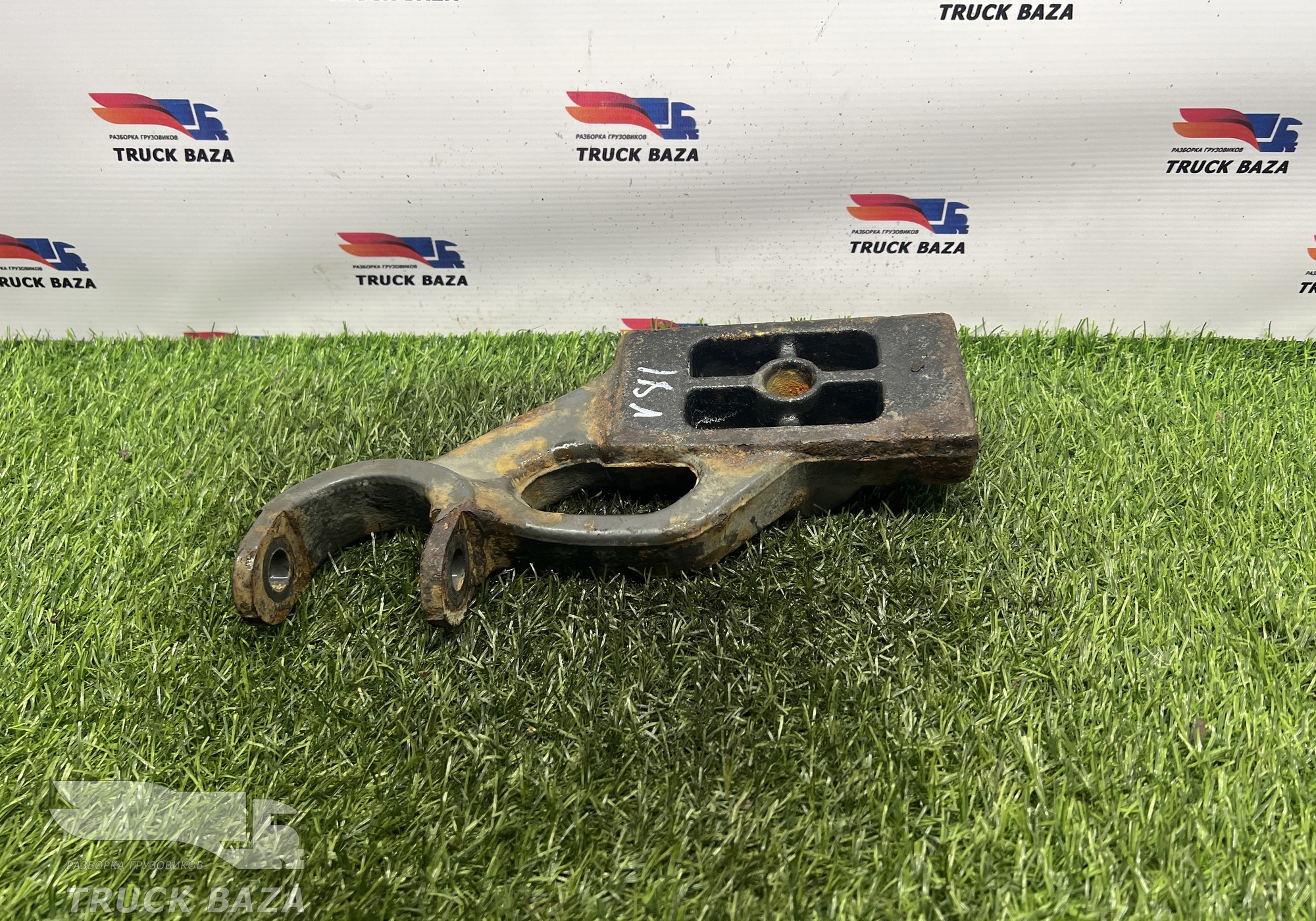 22118969 Кронштейн амортизатора переднего правый