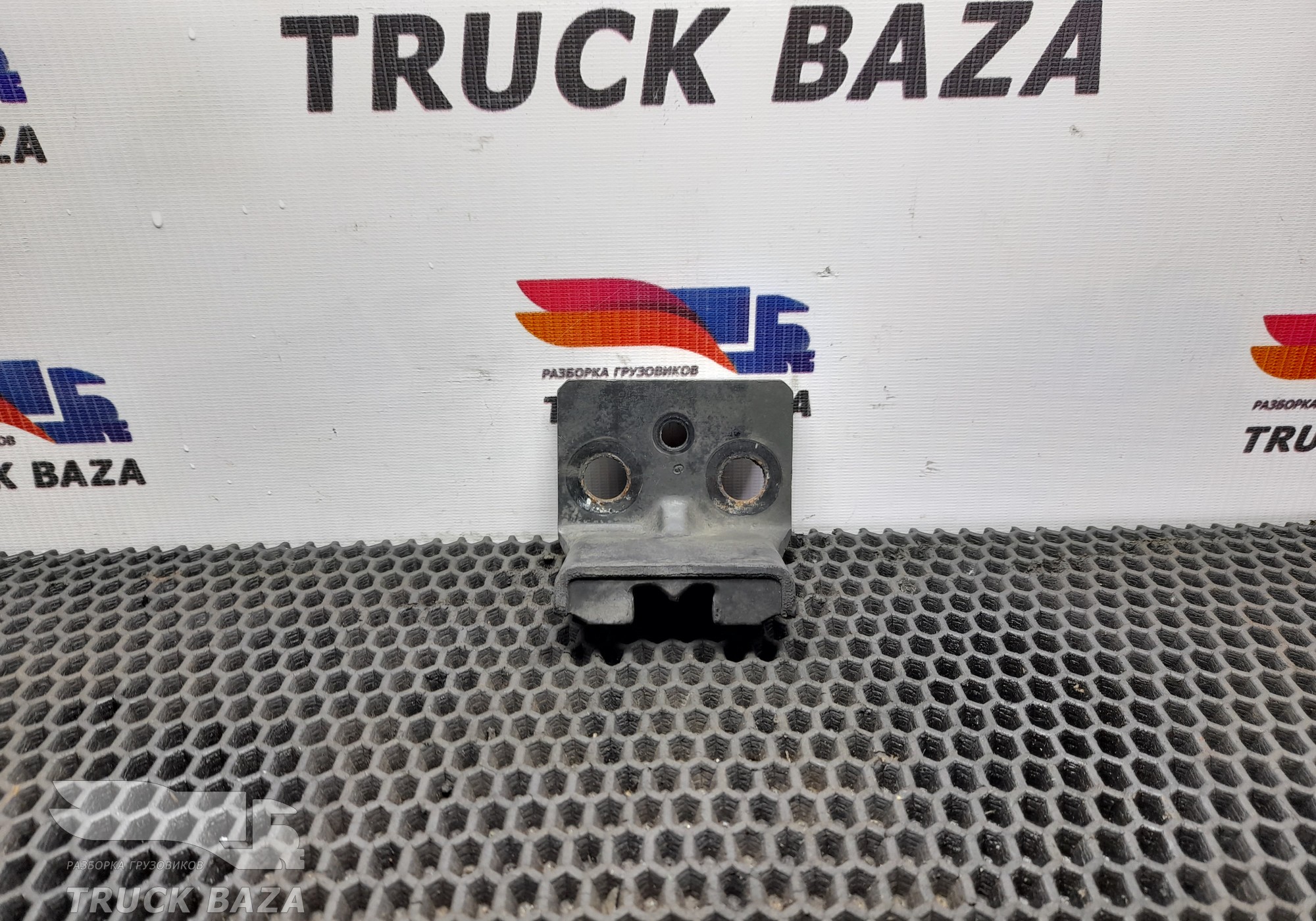7421319423 Кронштейн радиатора для Volvo FM III (с 2013)
