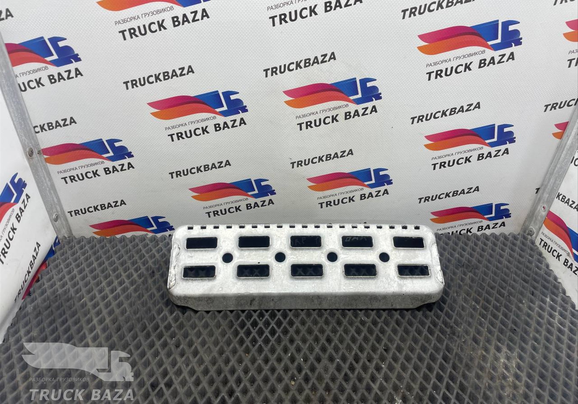 1944800 Ступеньки на бак для Daf XF106 (с 2012)