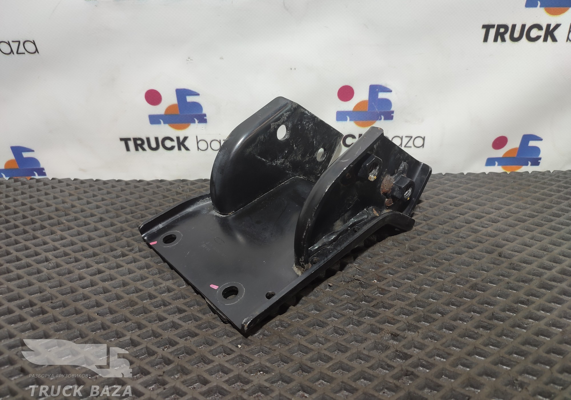 JC4600358AB Кронштейн насоса подъёма кабины для Ford F-MAX (с 2018)