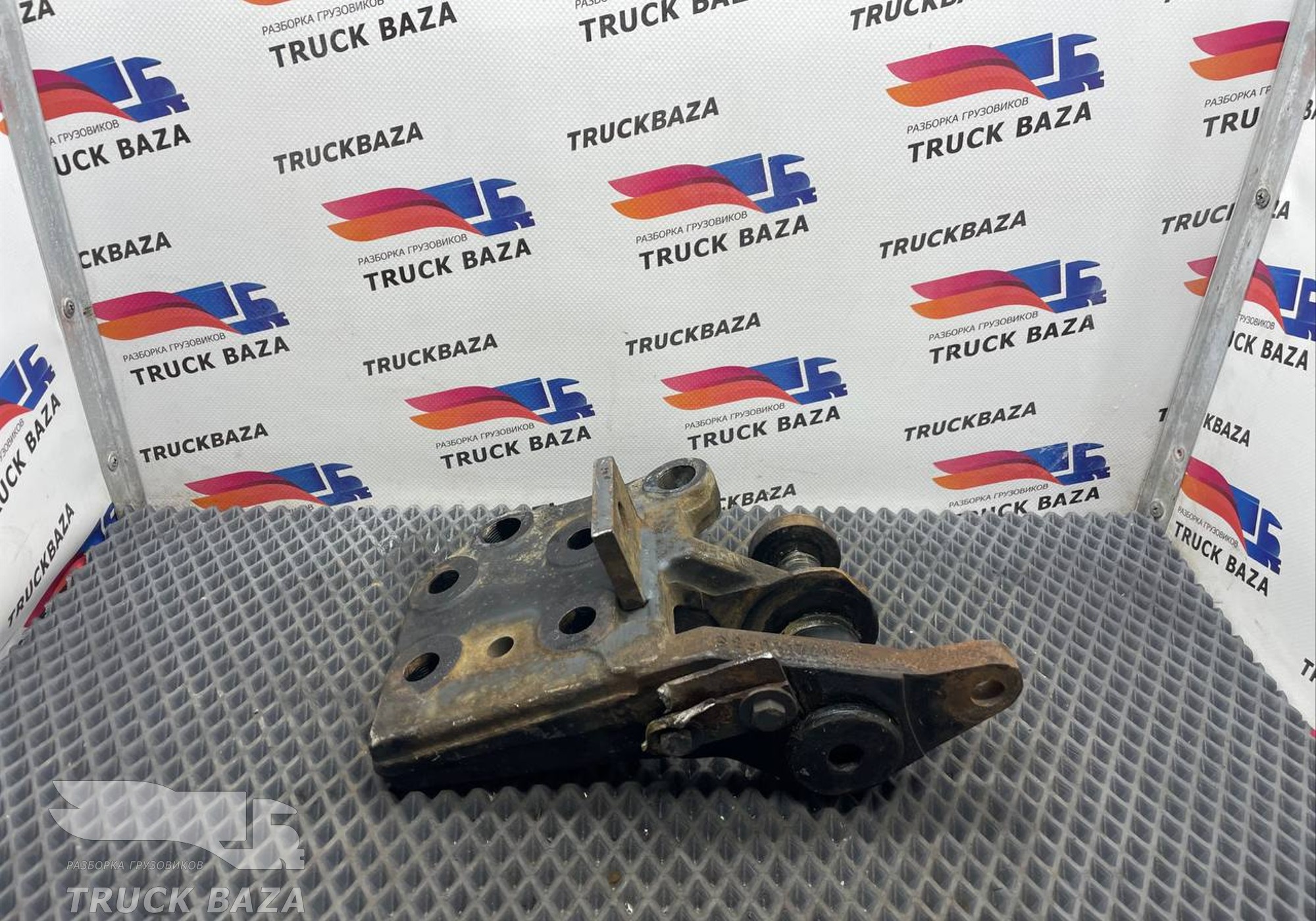 9303172142 Кронштейн торсиона правый для Mercedes-Benz Actros MP3 (с 2008)