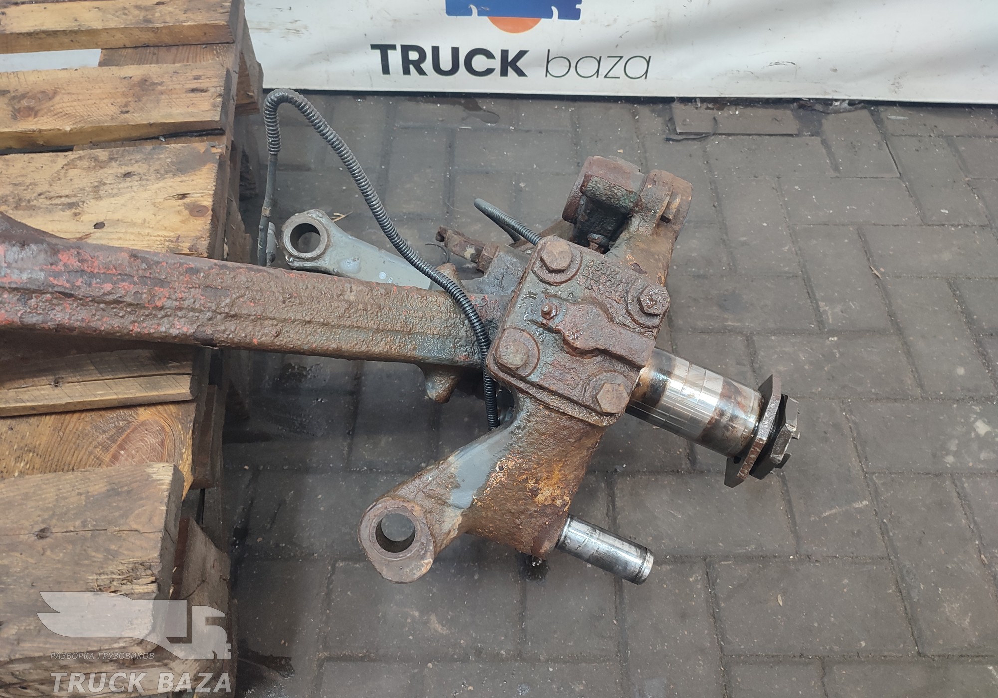 1895937 Кулак поворотный левый