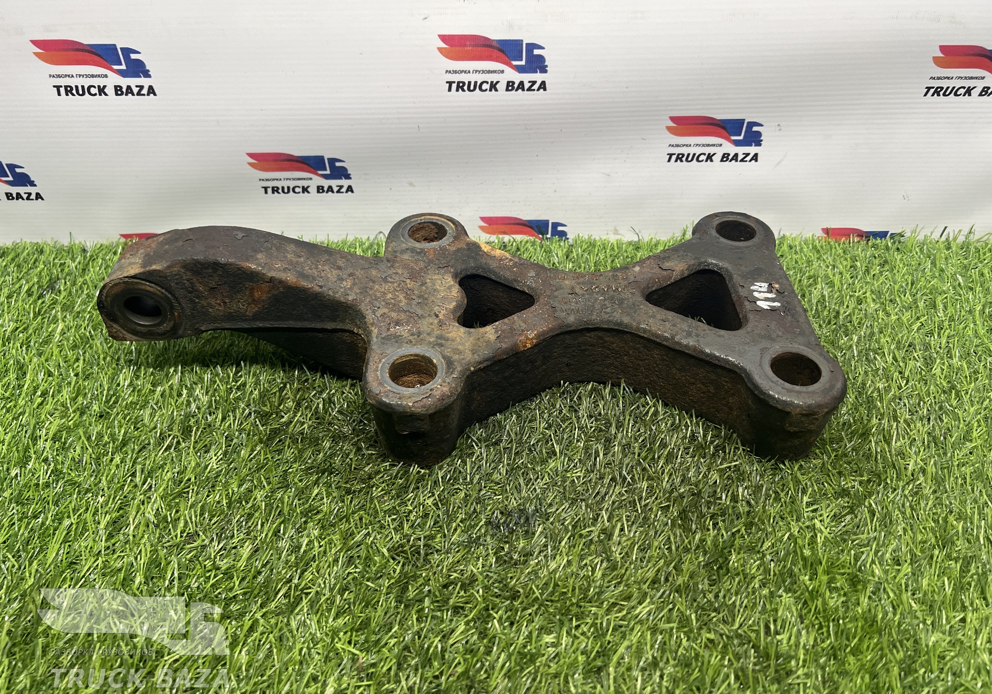 1769881 Кронштейн заднего амортизатора левый