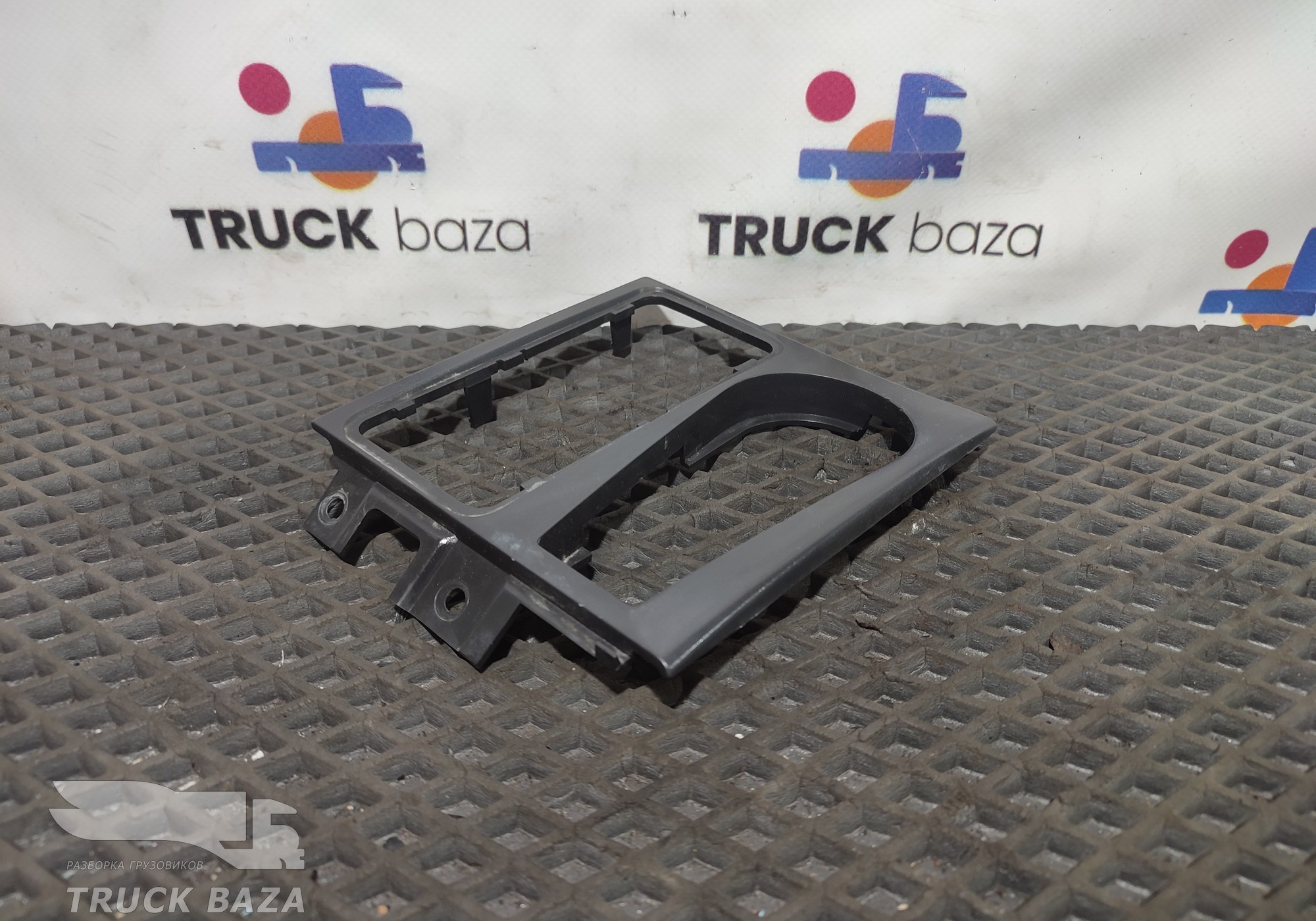 3175581 Накладка декоративная для Volvo FM II (с 2002)
