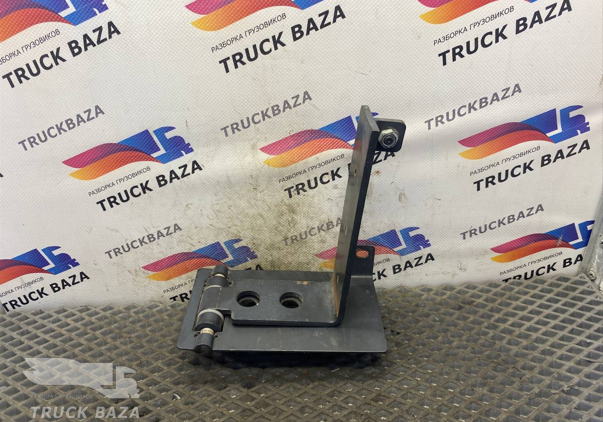 1659837 Петля спальника левая для Daf XF106