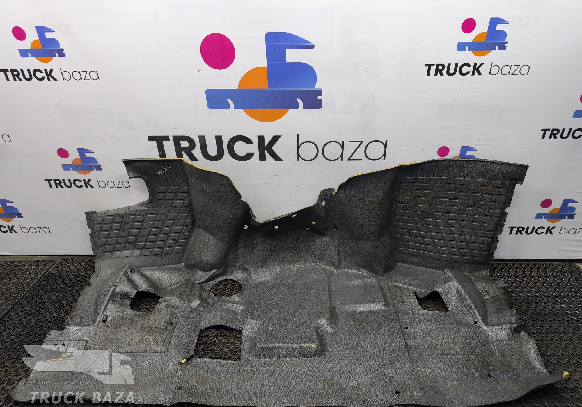 DZ13241620301 Покрытие напольное для Shacman F3000 (с 2009)