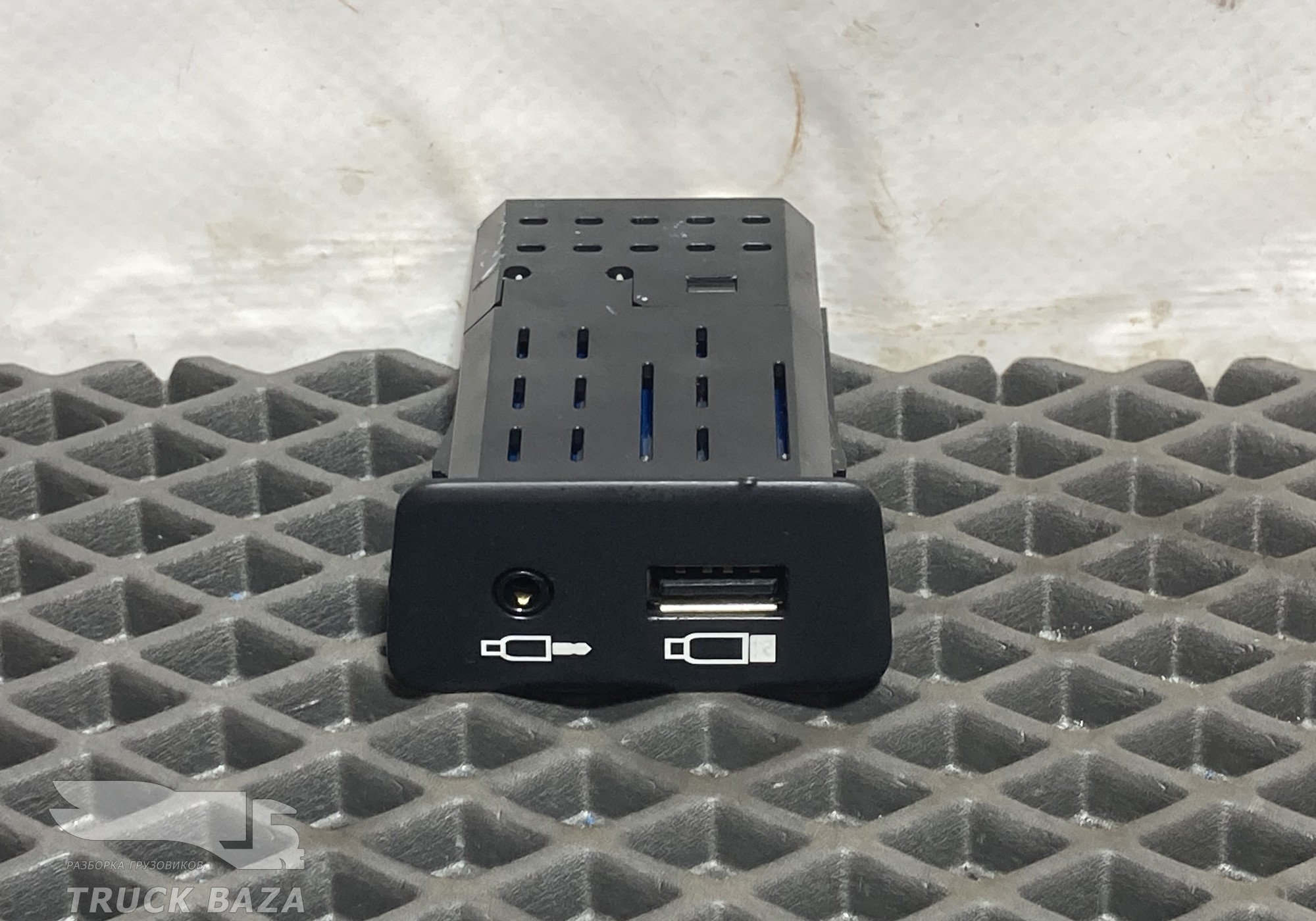 2554705 Порт USB для Scania 6-series R (с 2016)