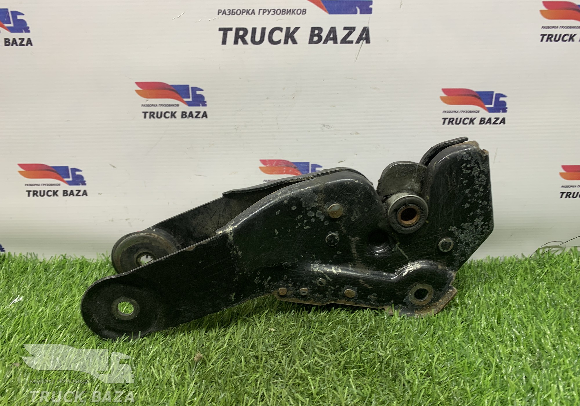 81618516030 Замок кабины