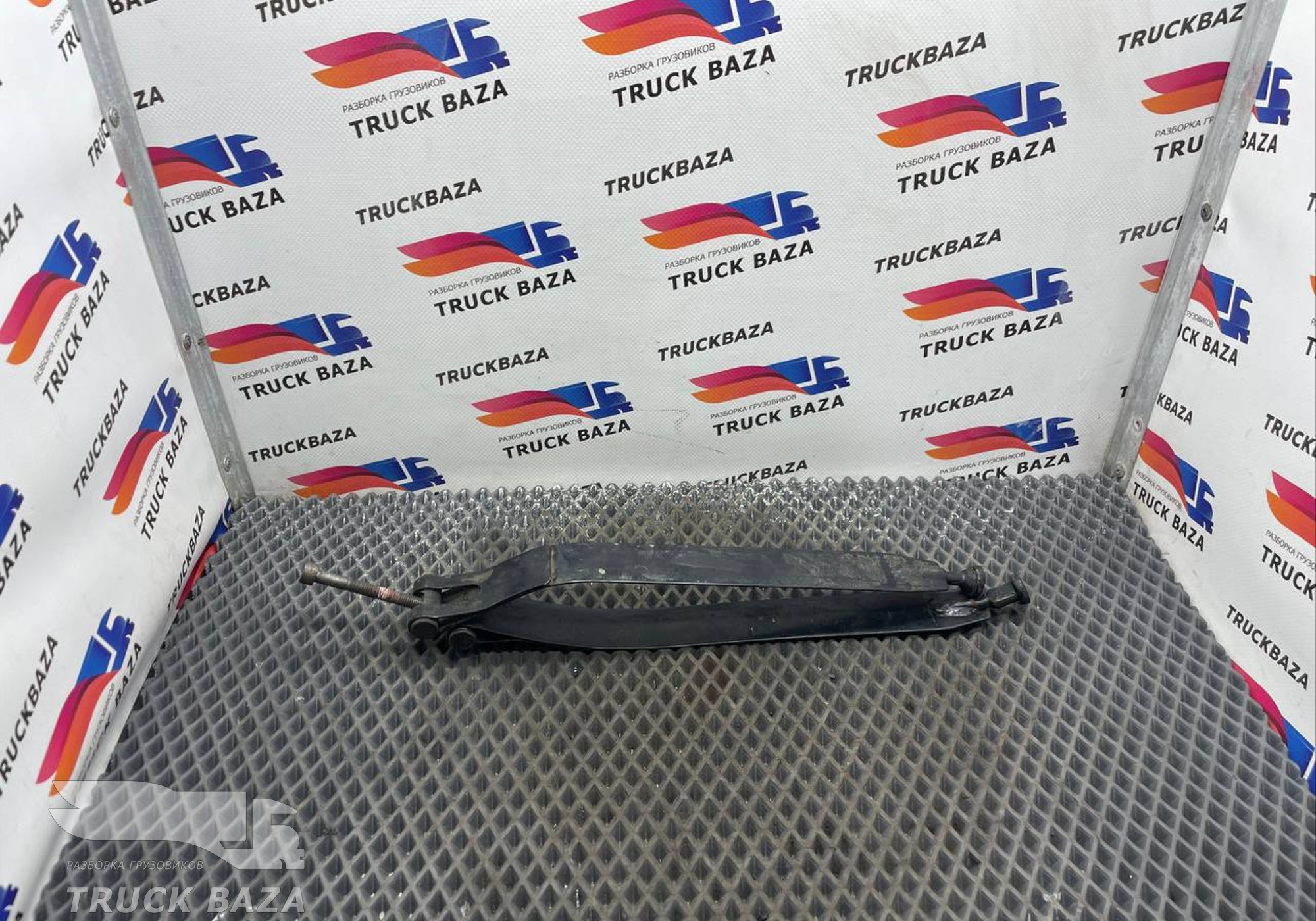 1906957 Крепежная лента бака AdBlue для Daf XF106 (с 2012)