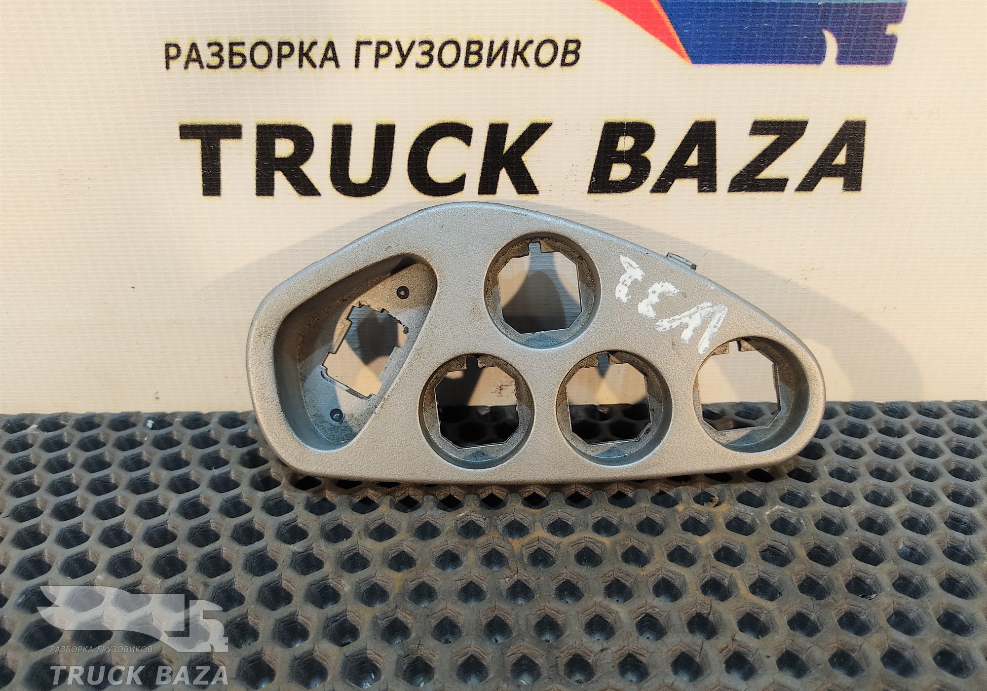 504218648 Накладка панели приборов для Iveco Stralis I (с 2002)