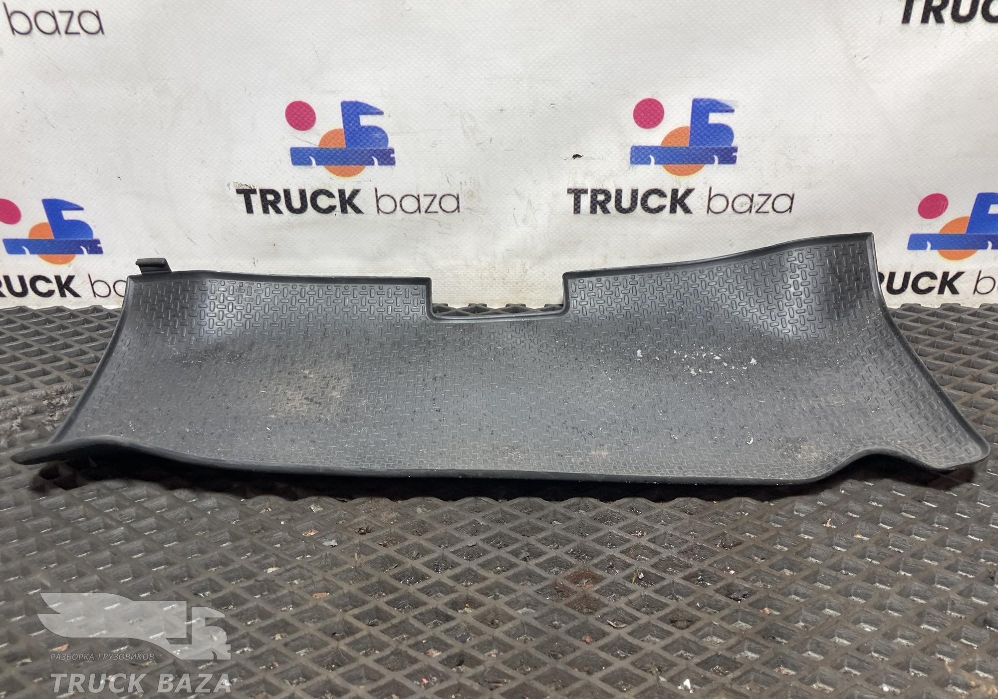 1498974 Коврик на торпедо для Scania 5-series G (с 2004 по 2016)
