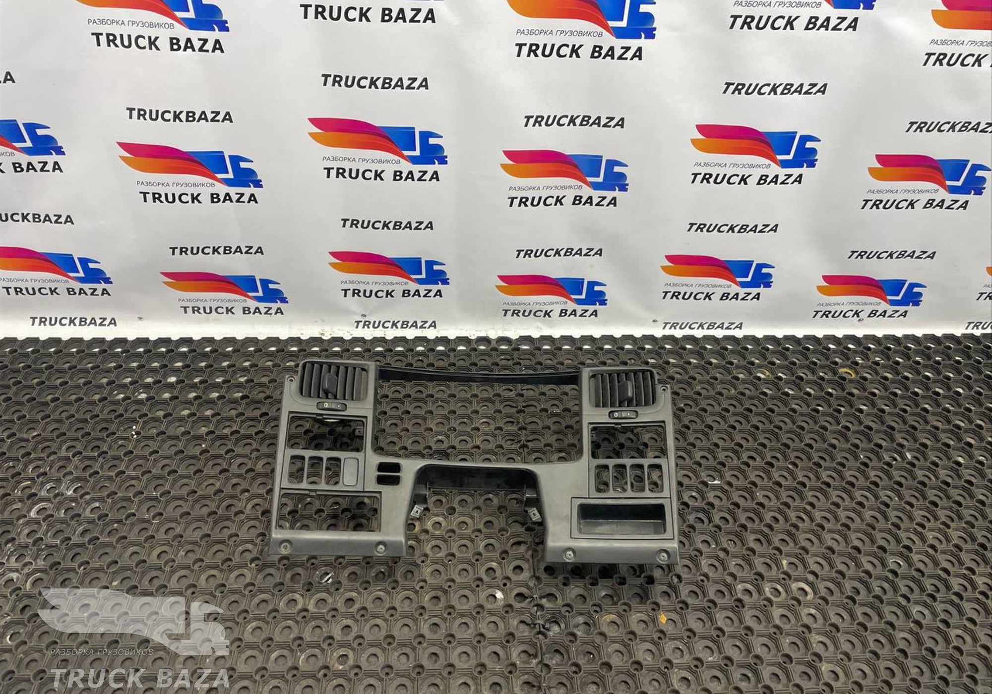 1728037 Накладка панели приборов для Scania 5-series R (с 2004 по 2016)