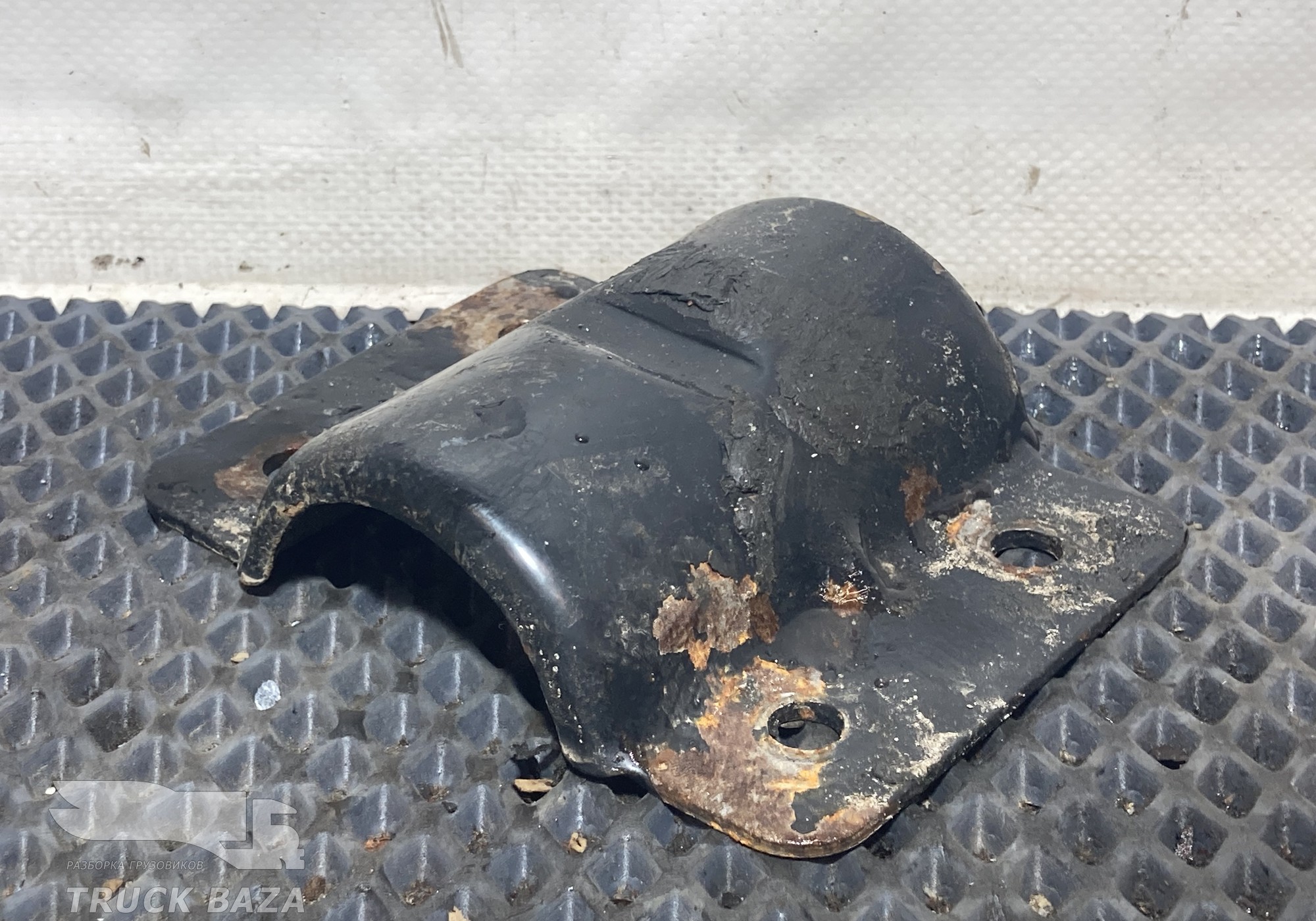 1629046 Кронштейн крыла