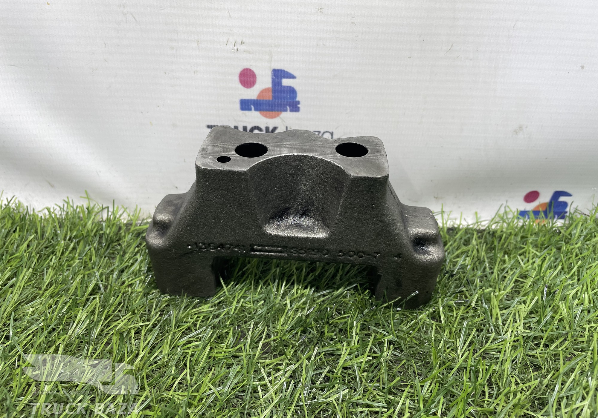 1364741 Кронштейн вала коромысел для Scania