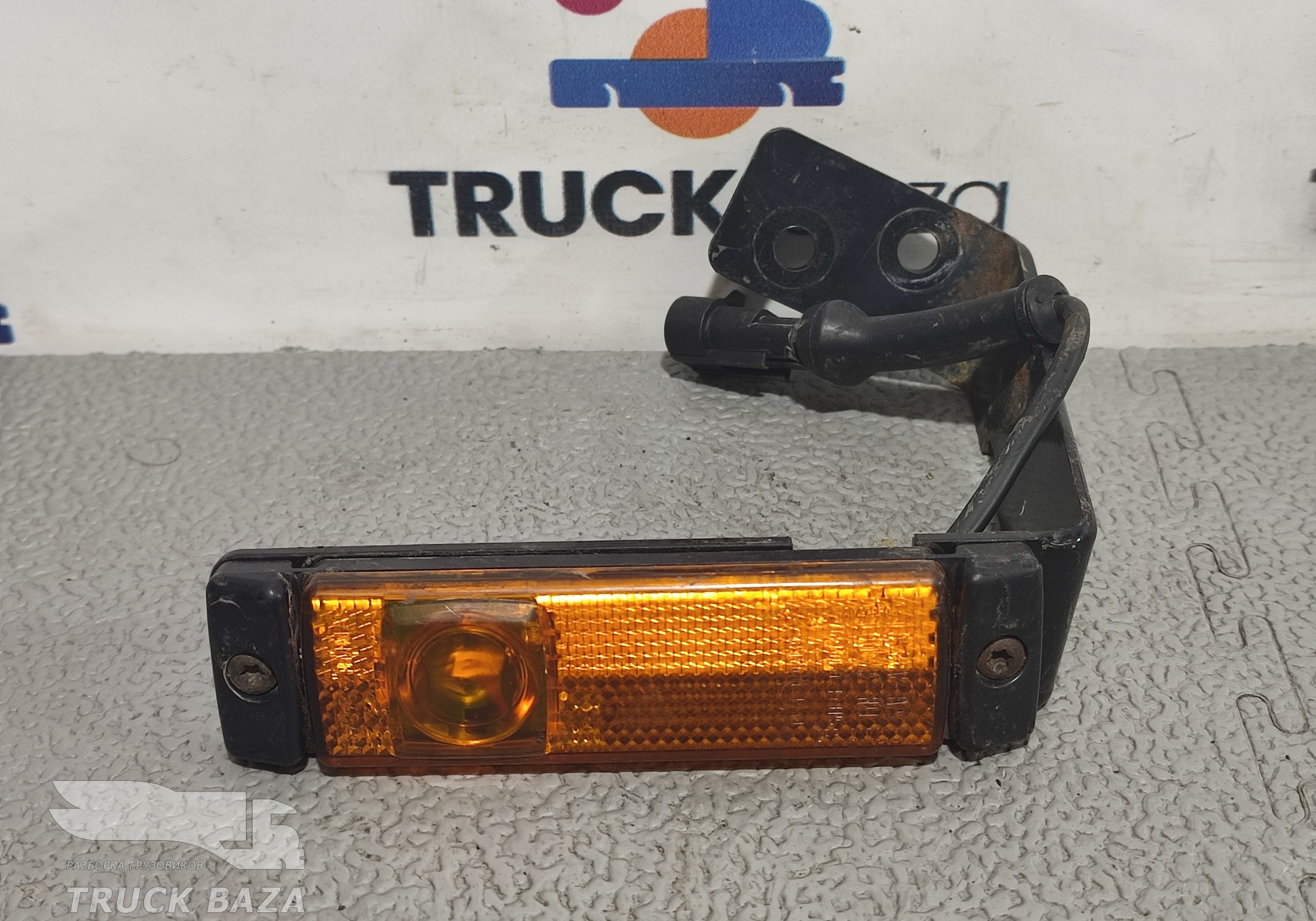 1862083 Фонарь габаритный