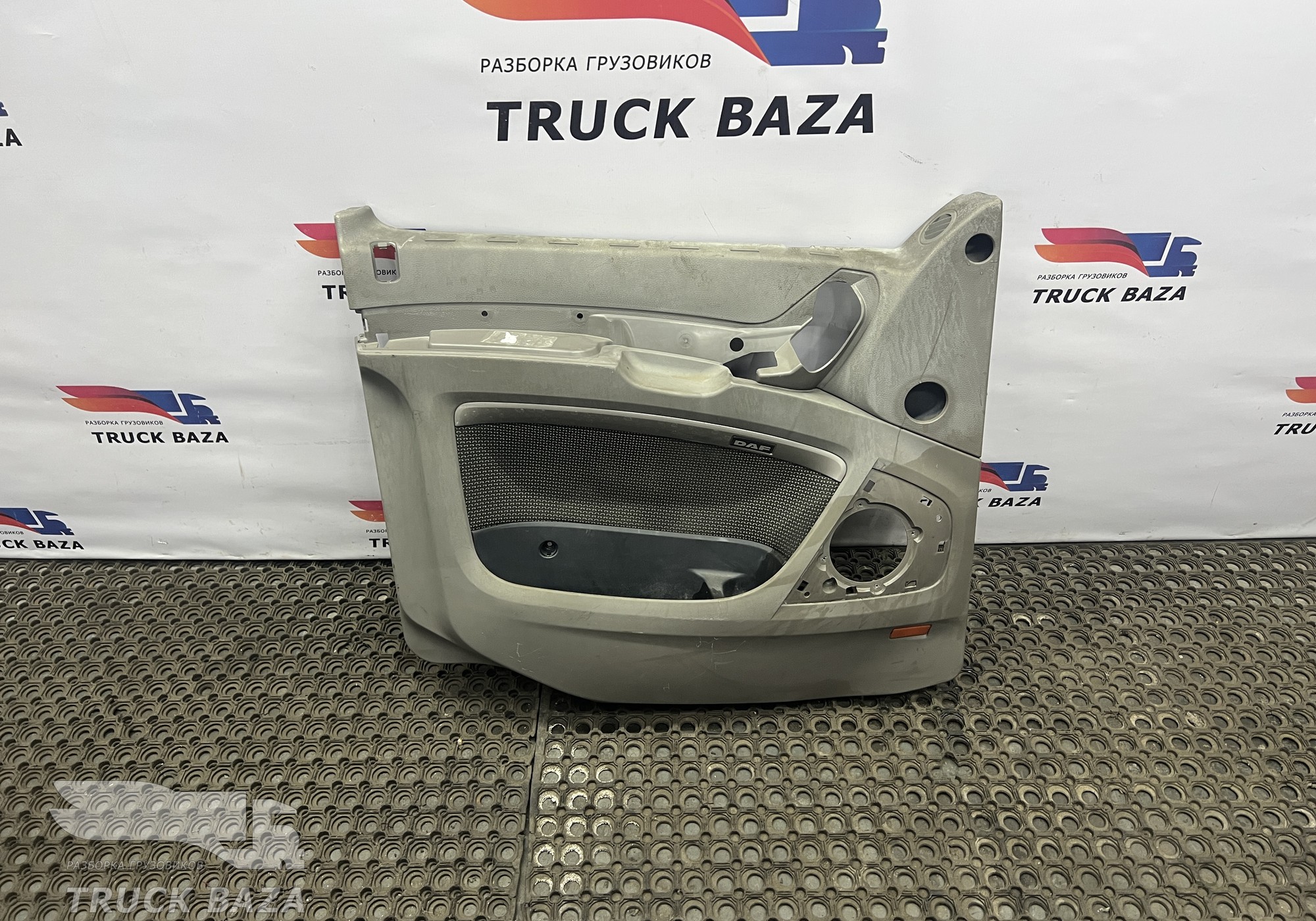 1679385 Обшивка двери левая