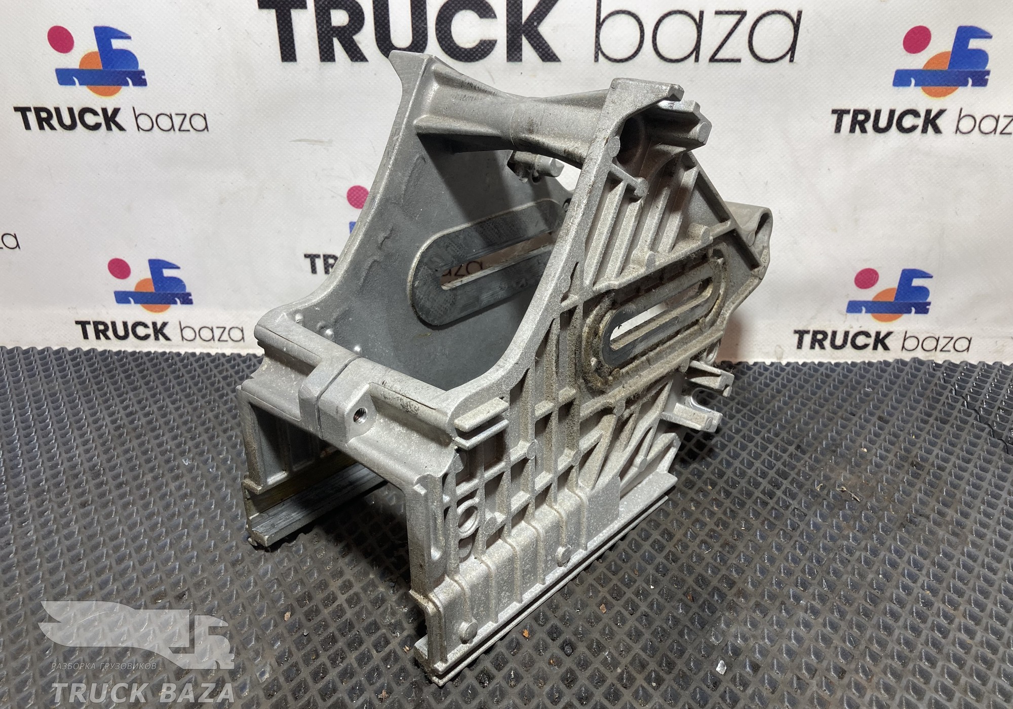 810W461136011 Кронштейн рулевой колонки для Sinotruk Sitrak C7H