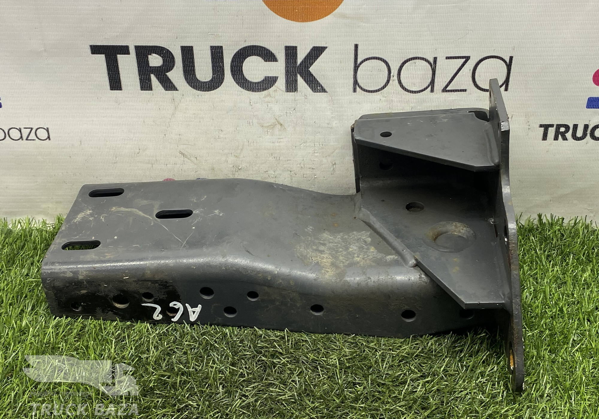 A9305201433 Кронштейн подножки левый