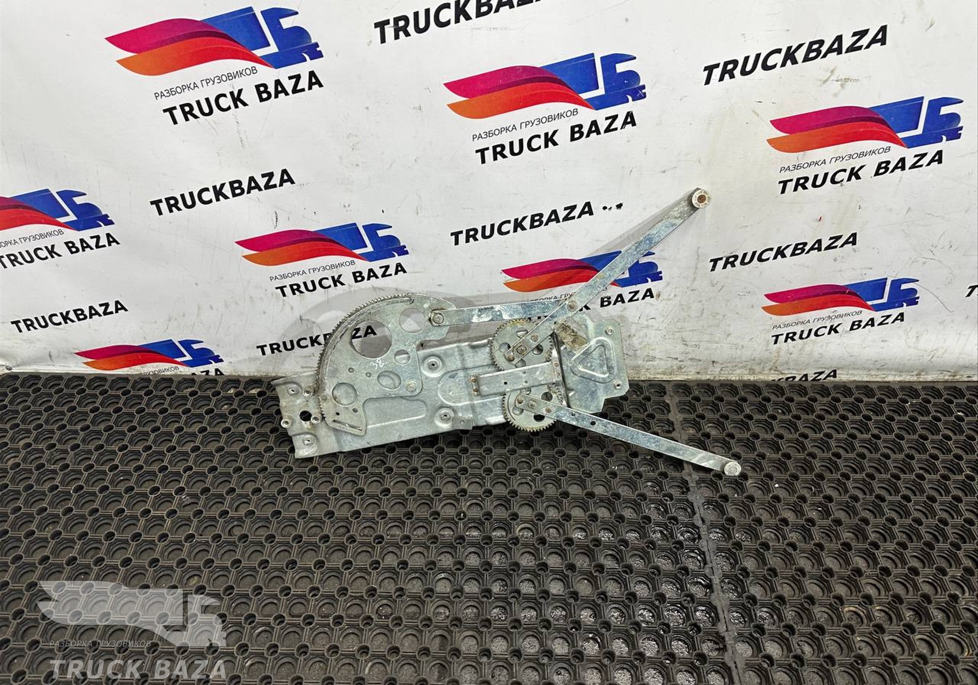 5010353075 Стеклоподъемник механический левый для Volvo F F10 (с 1977 по 1994)