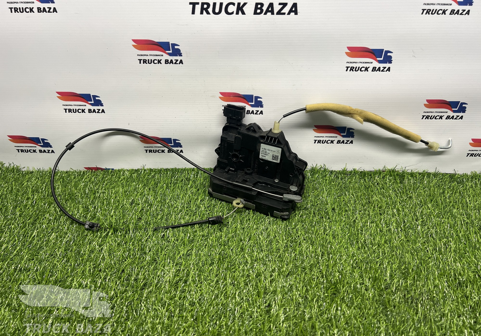 A9607230101 Замок двери правой