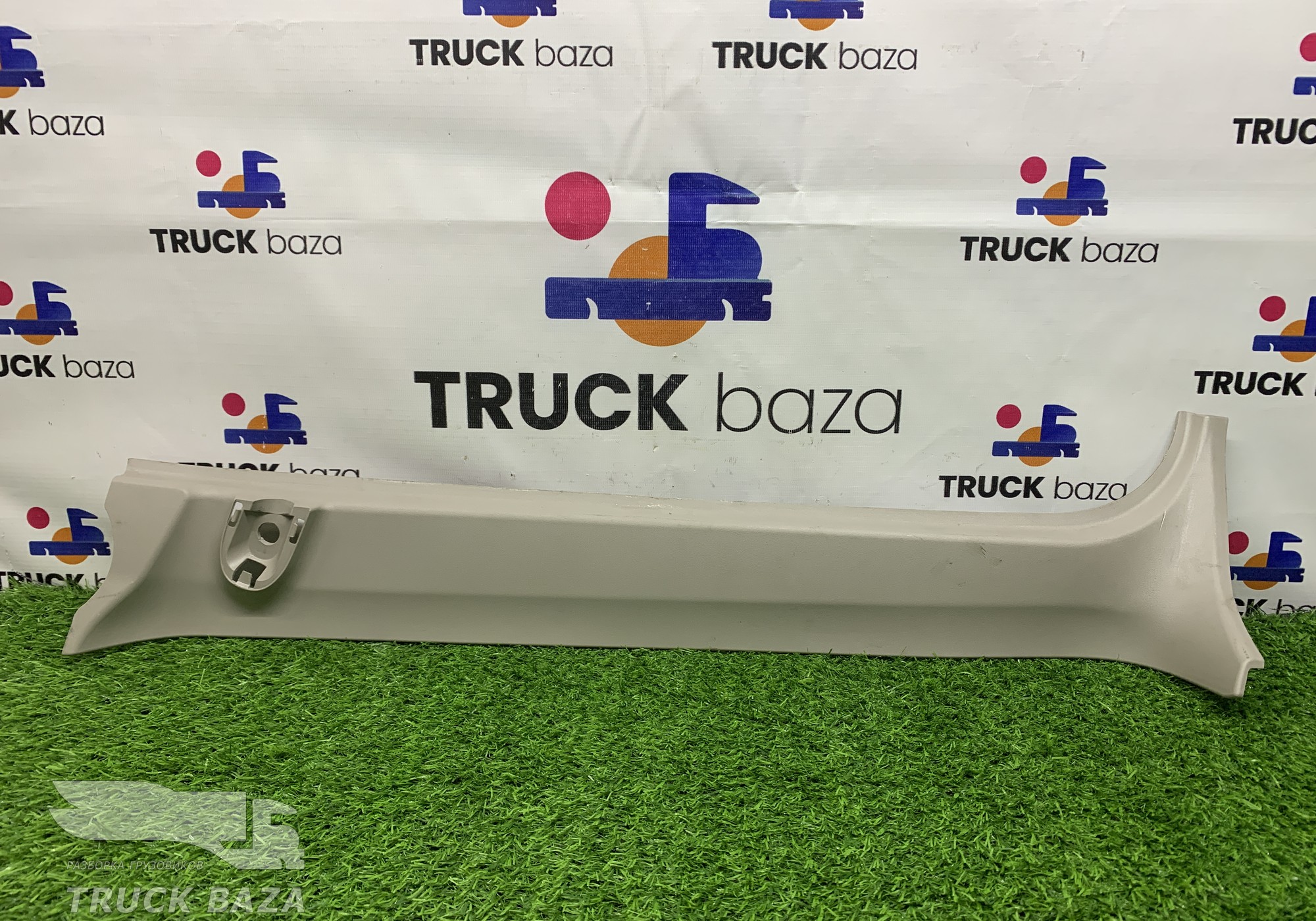 1690139 Накладка стойки лобового стекла левая