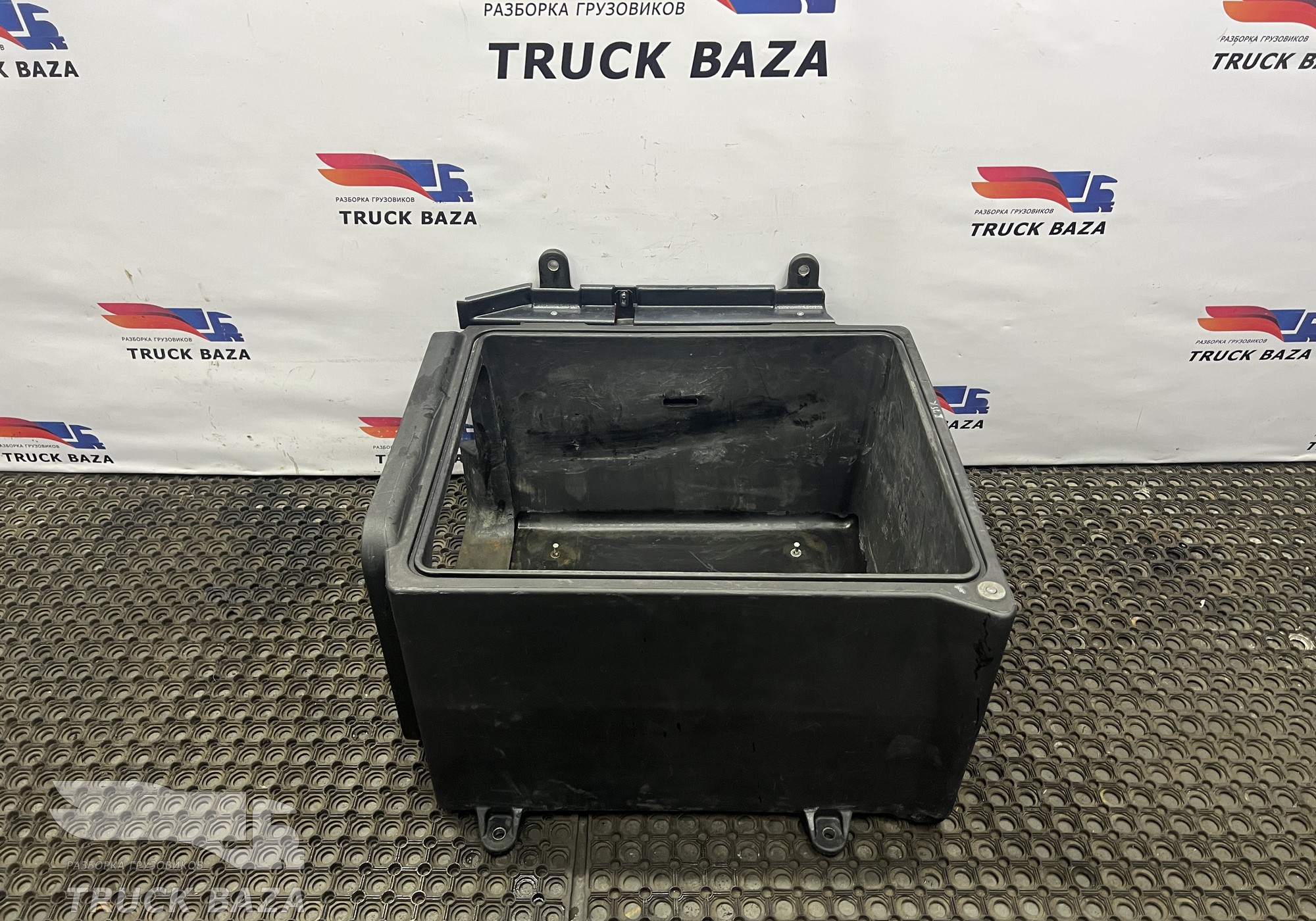 549015417102 Ящик вещевой правый для КАМАЗ 54901