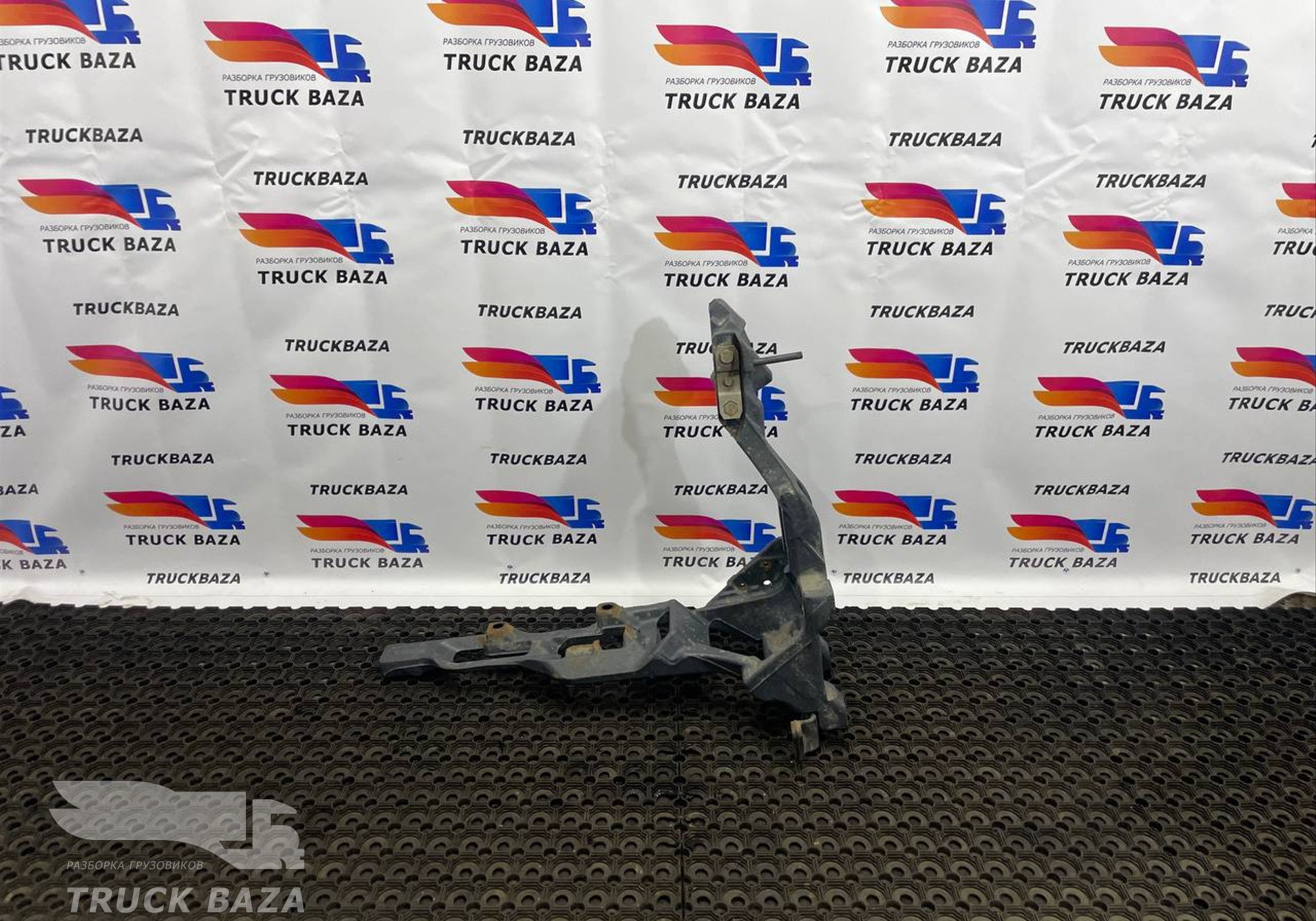 2105823 Кронштейн глушителя для Daf XF106 (с 2012)