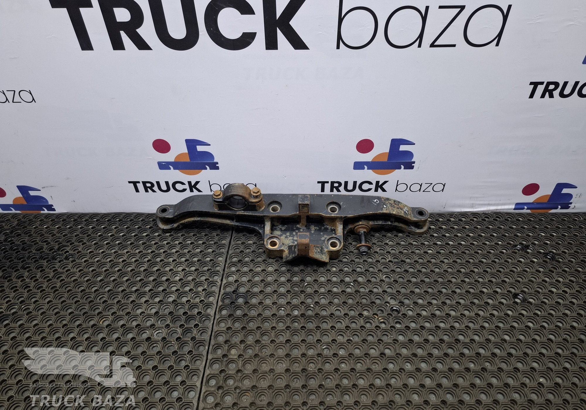 2935306H19C0 Кронштейн пневморессоры правый для DongFeng GX DFH4180