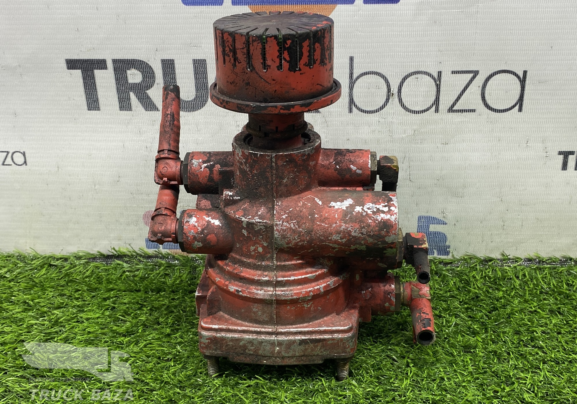 355082001 Кран управления тормозами прицепа