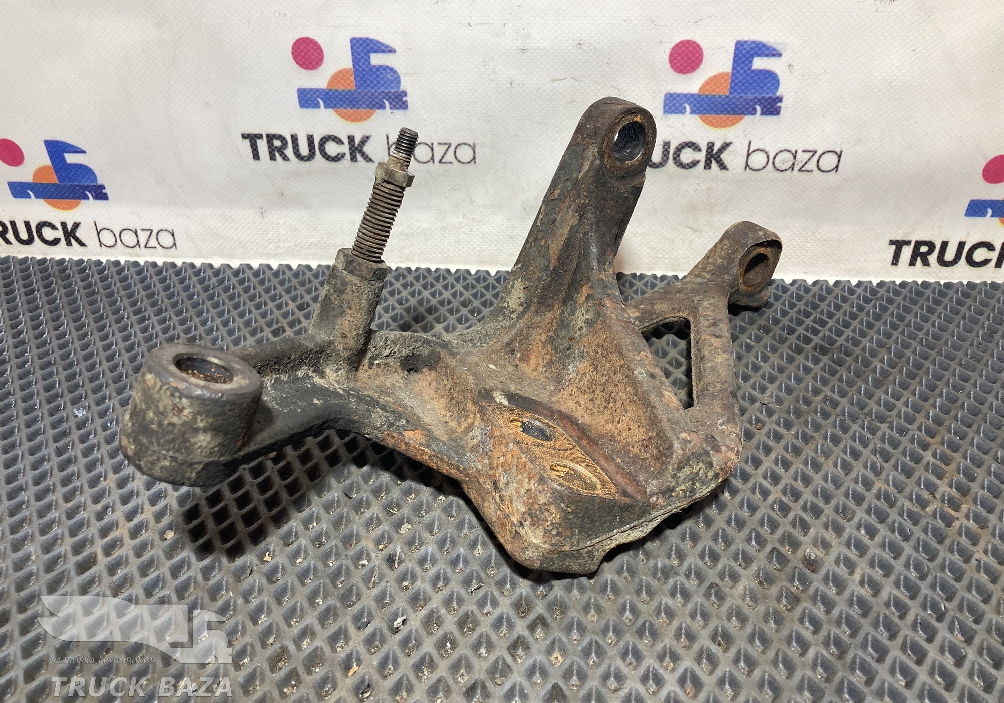 2076826 Кронштейн опоры тормозного вала левый