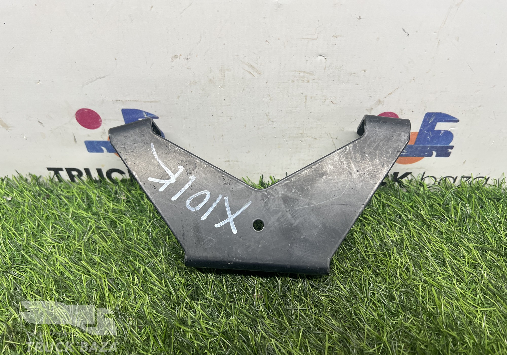 2145531 Кронштейн солнцезащитного козырька левый для Daf XF106 (с 2012)