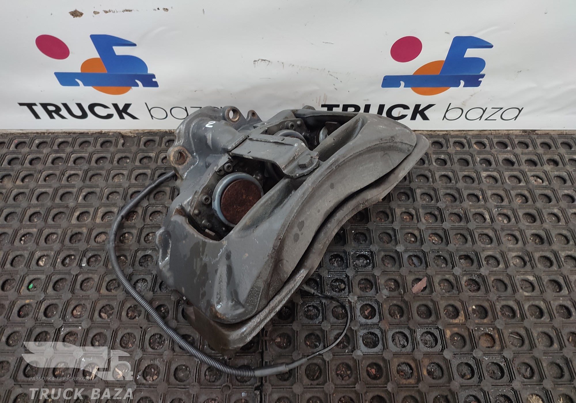 2564042 Суппорт левый LH