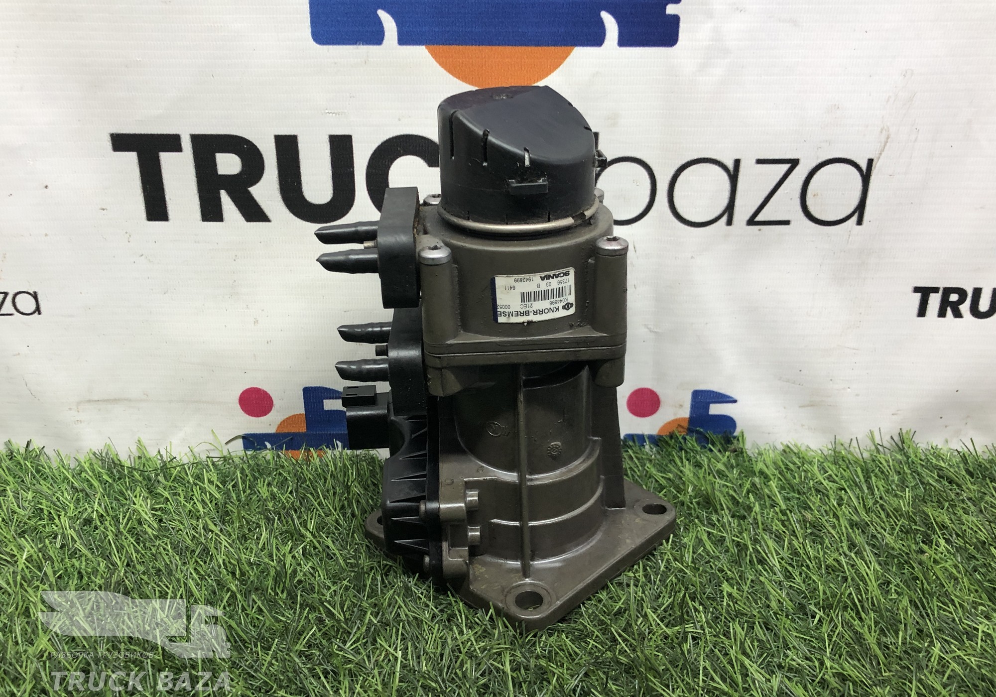 1942899 Кран тормозной главный