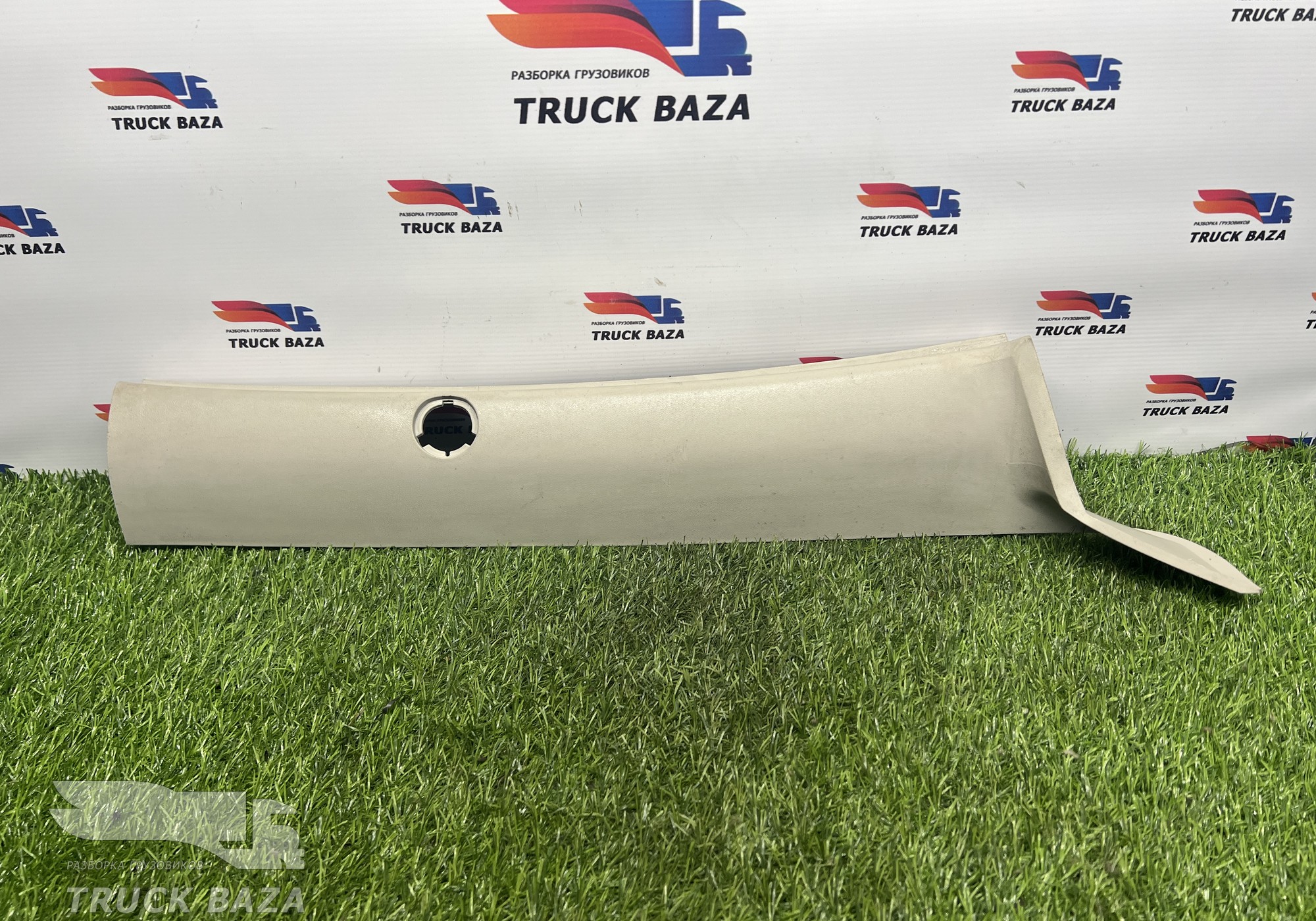 549015302126 Накладка стойки правая для КАМАЗ 54901