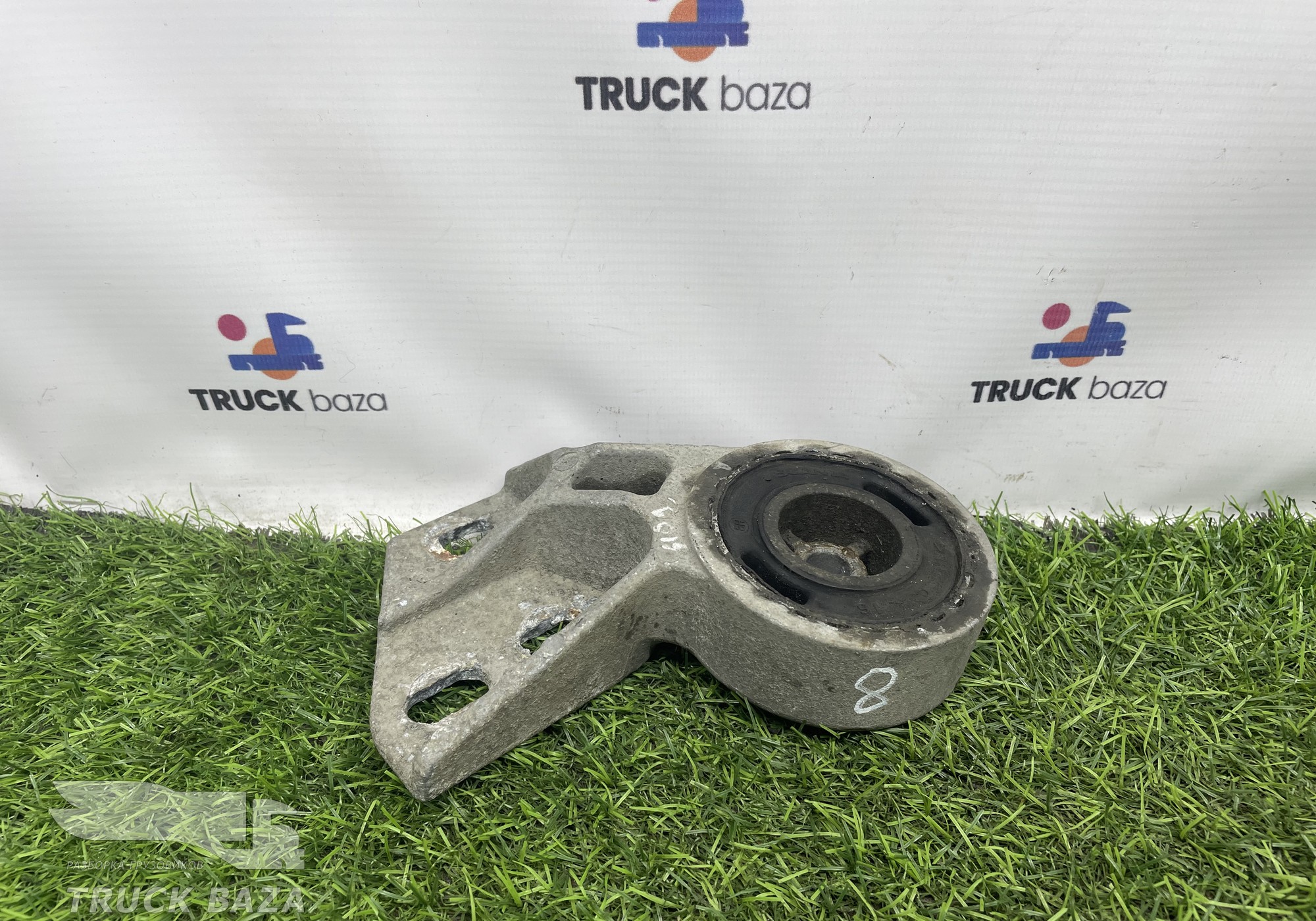 1791182 Кронштейн крепления интеркулера левый