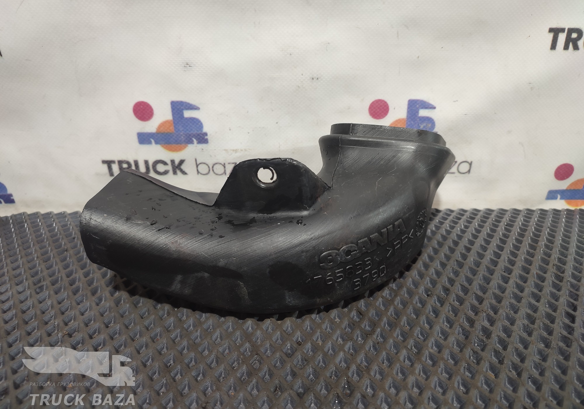 1765833 Воздуховод отопителя