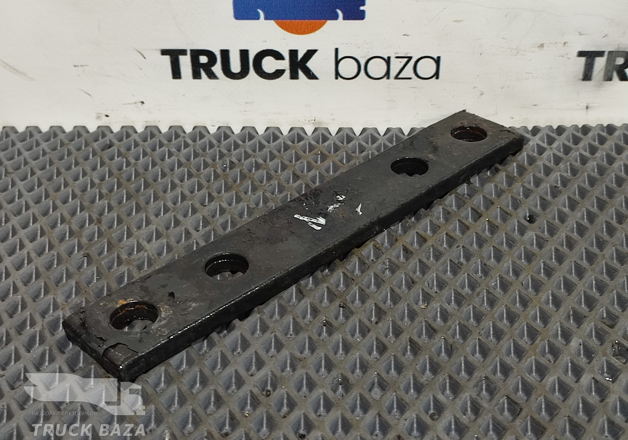 81974880450 Проставка кронштейна бака