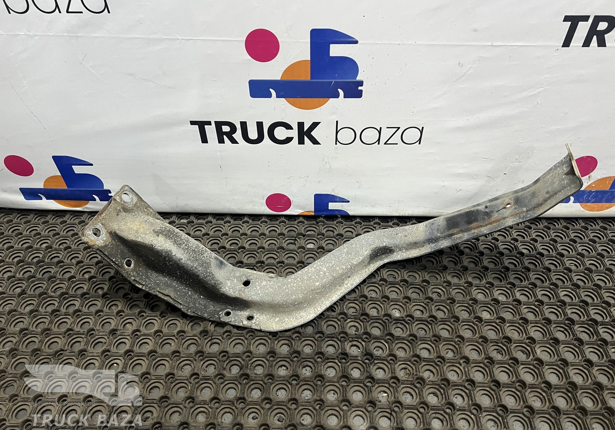 1866051 Кронштейн крыла левого для Scania 5-series T (с 2004 по 2016)