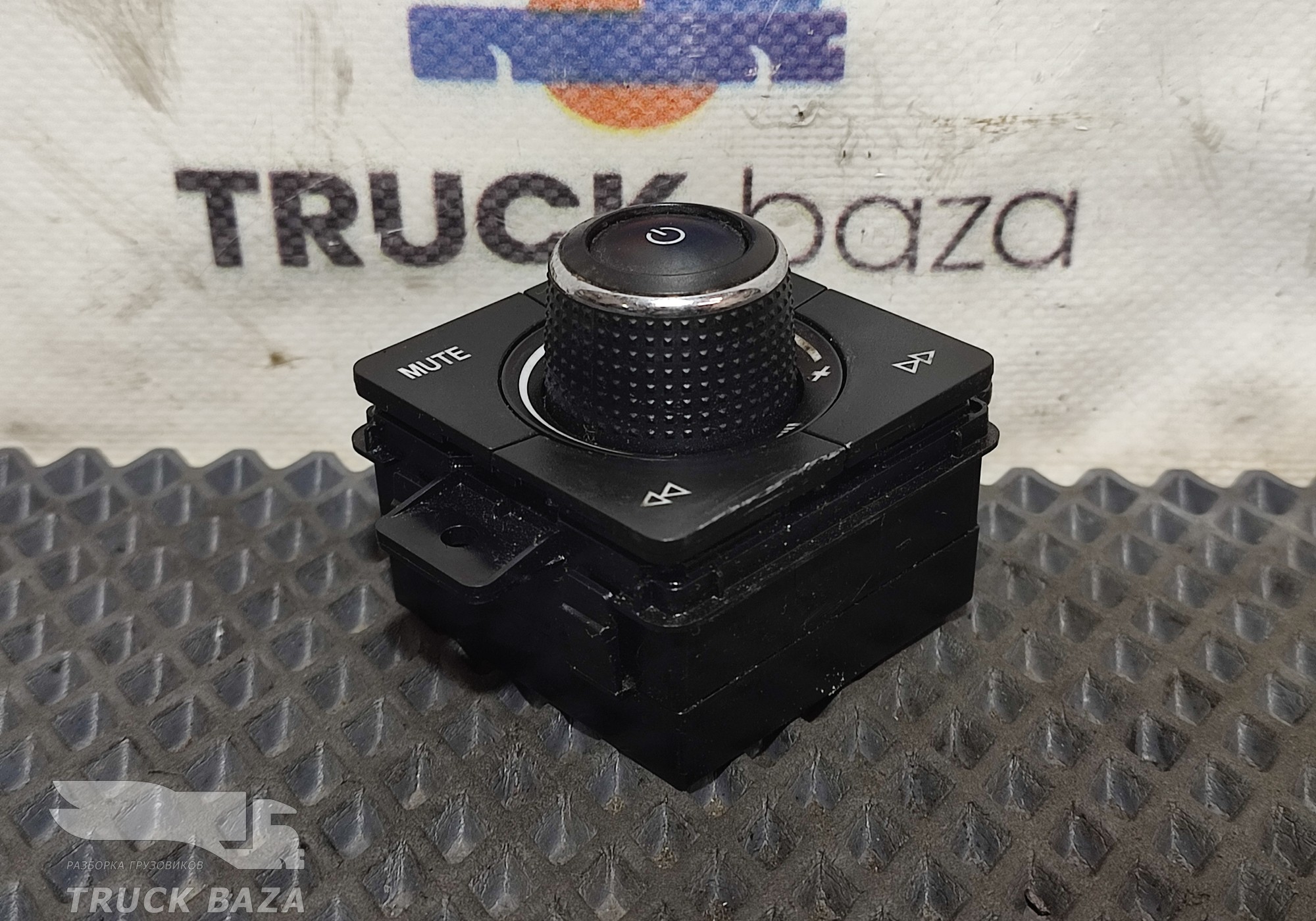 549014016041 Пульт мультимедиа для КАМАЗ 54901