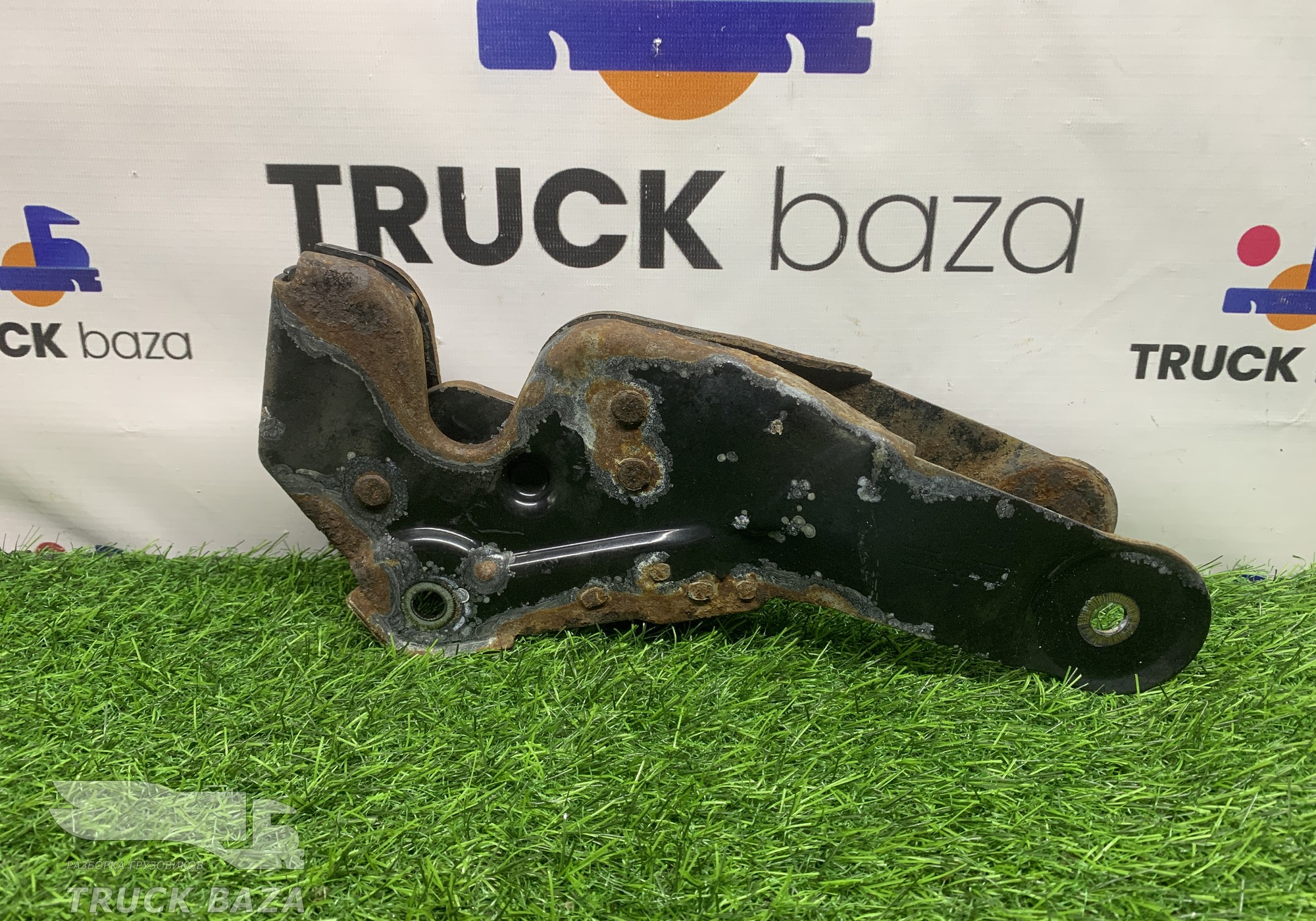 81618516030 Замок кабины