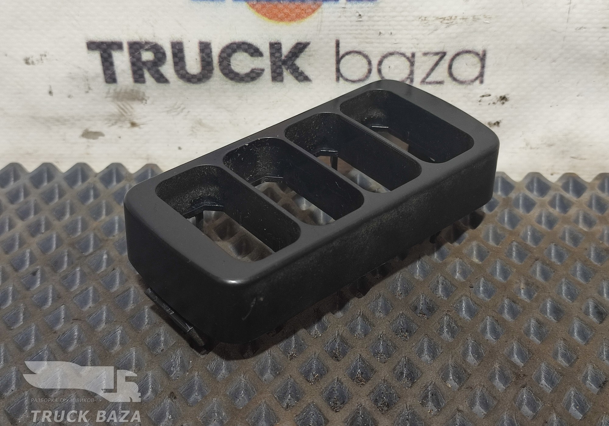 A9406800034 Рамка кнопок для КАМАЗ 5490 (с 2013)