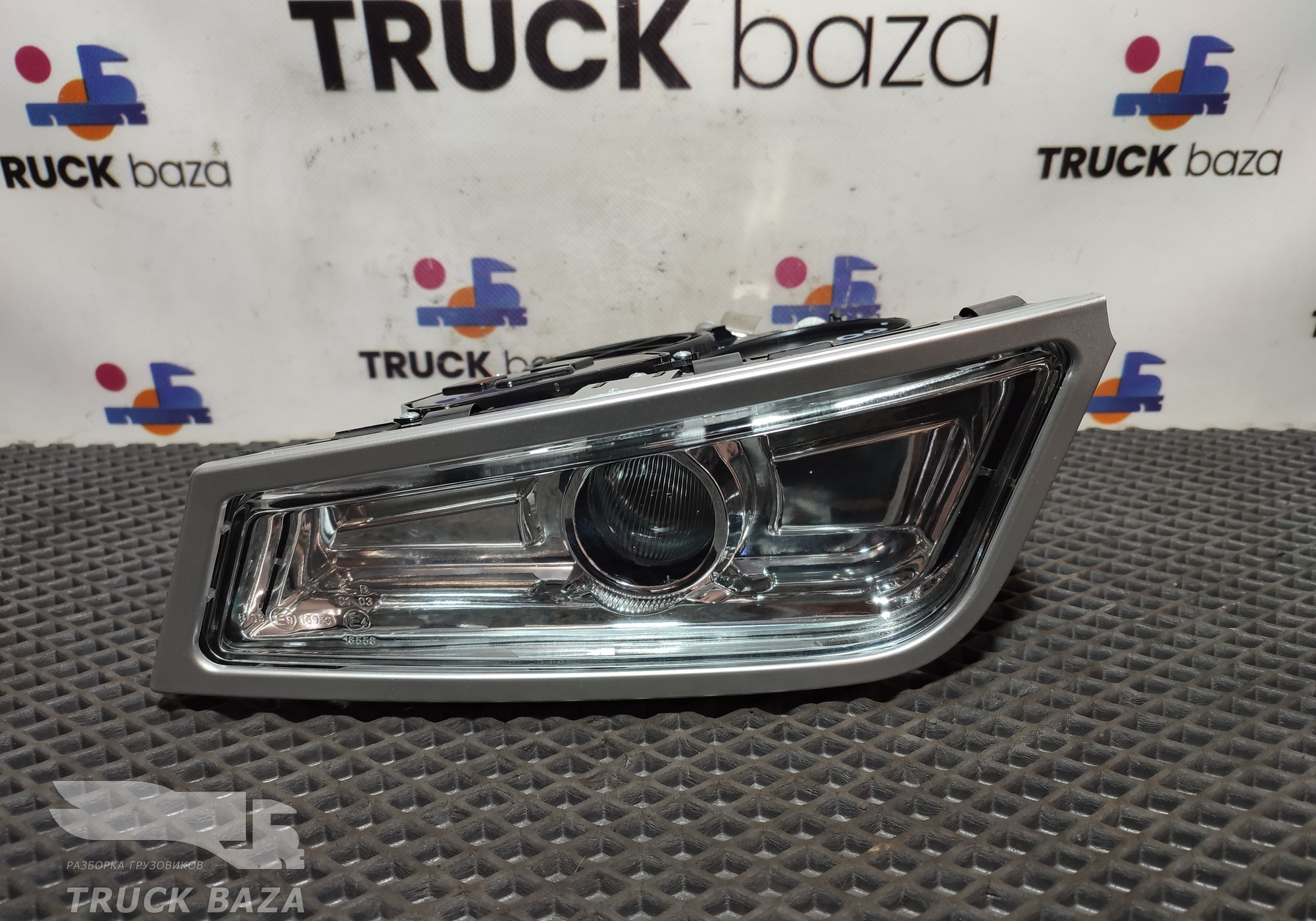 21297911 Фара противотуманная левая для Volvo