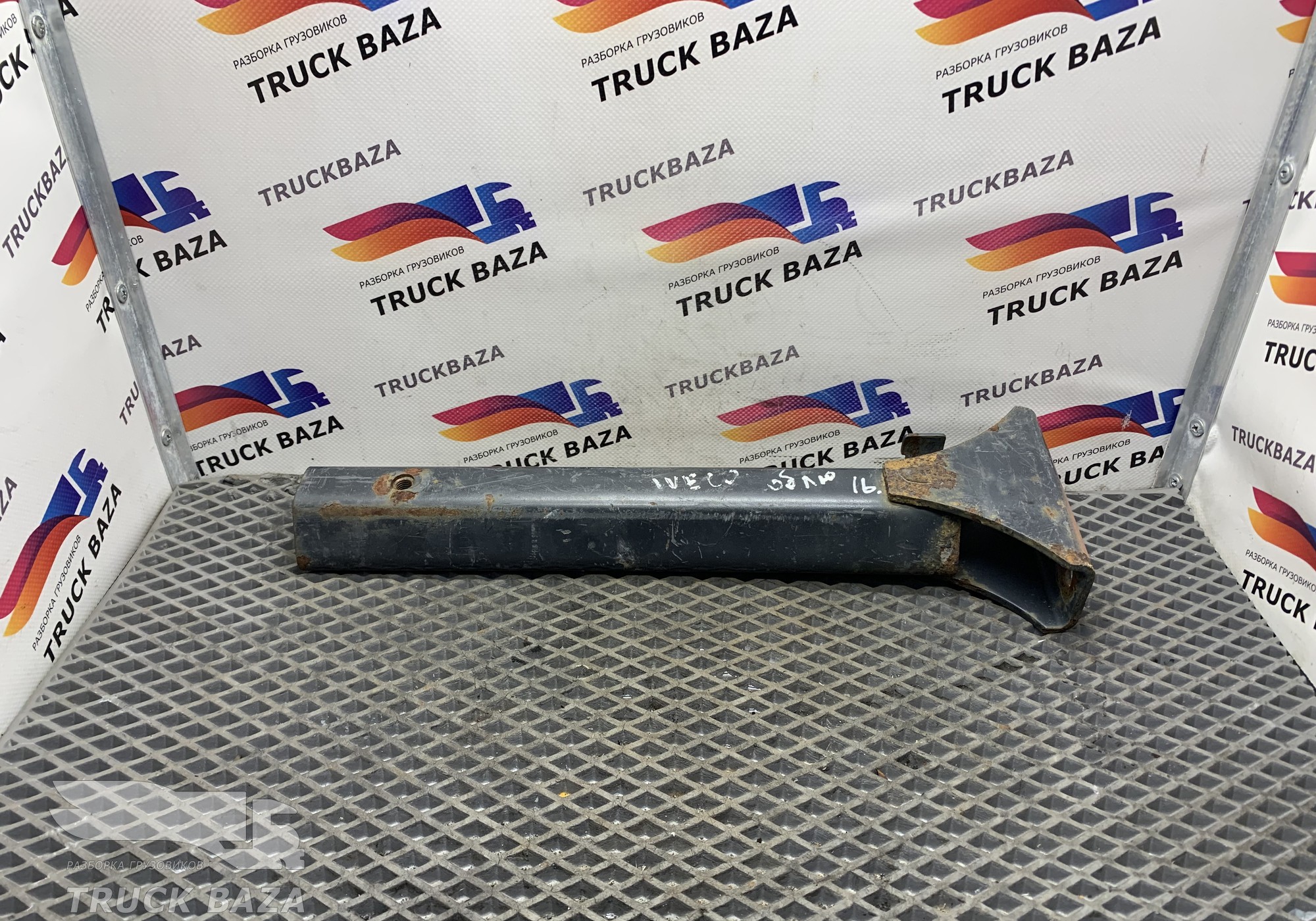 41272551 Кронштейн бака AdBlue для Iveco