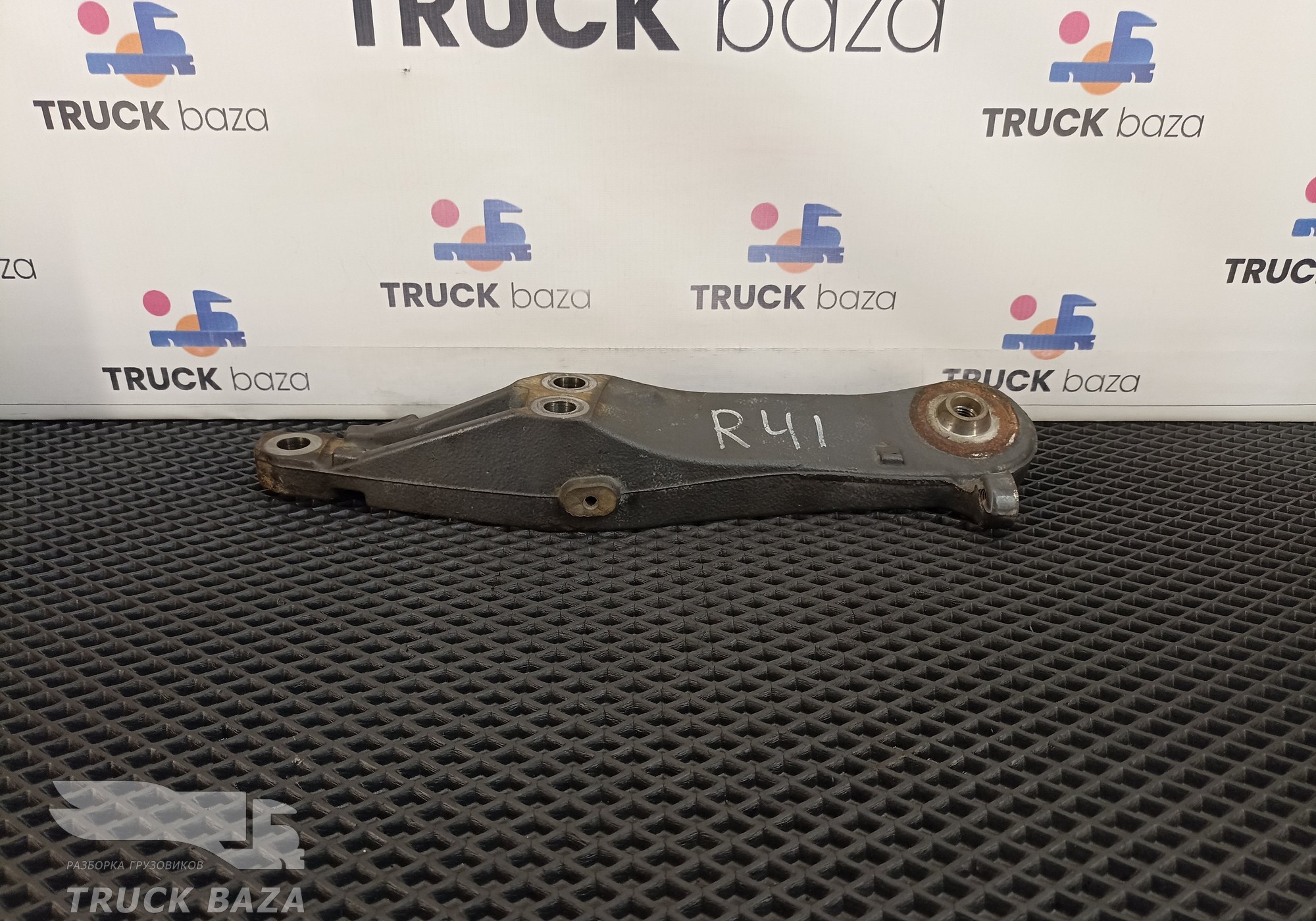 7422232406 Кронштейн двигателя левый для Volvo FM