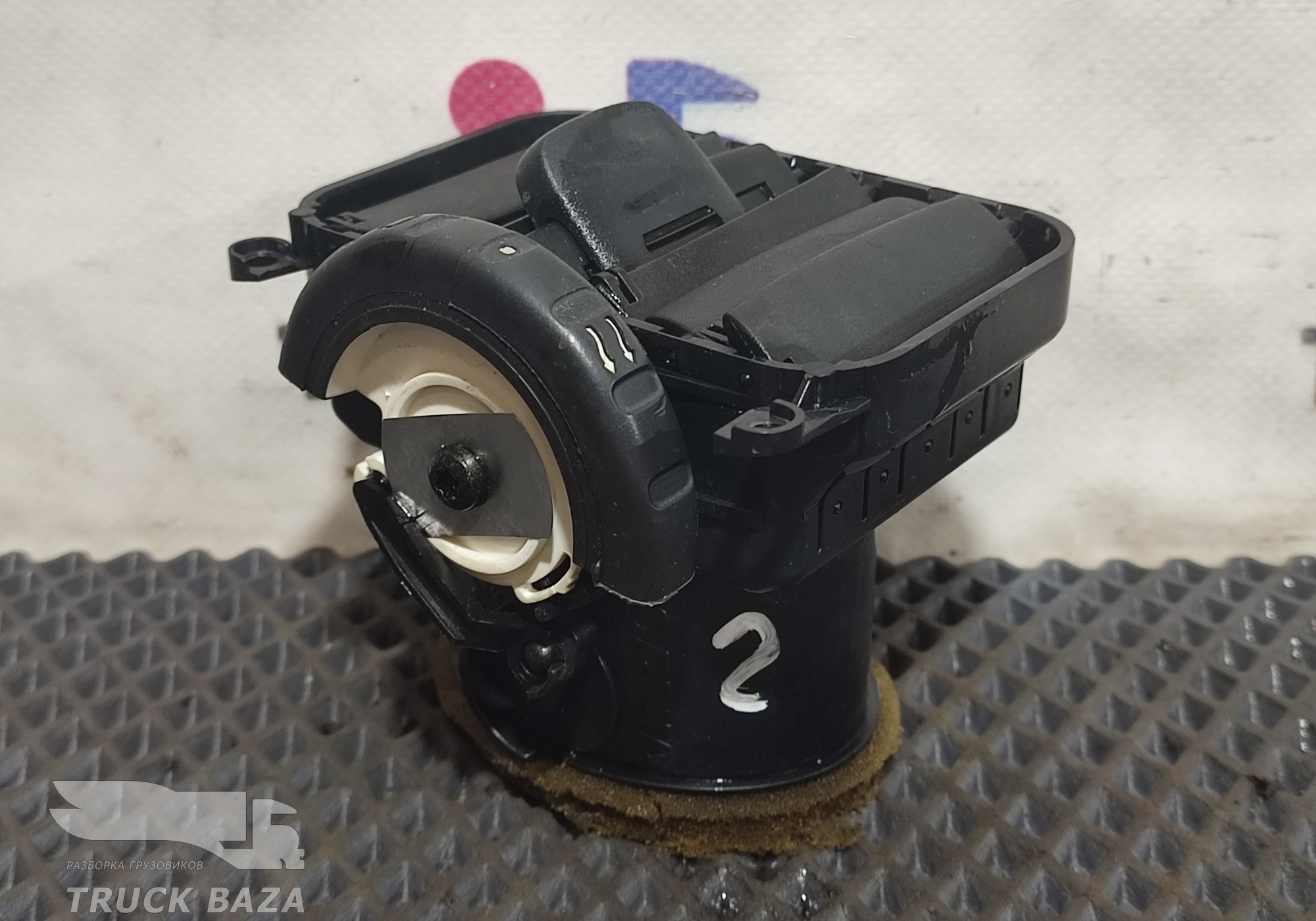 1440718 Дефлектор воздушный