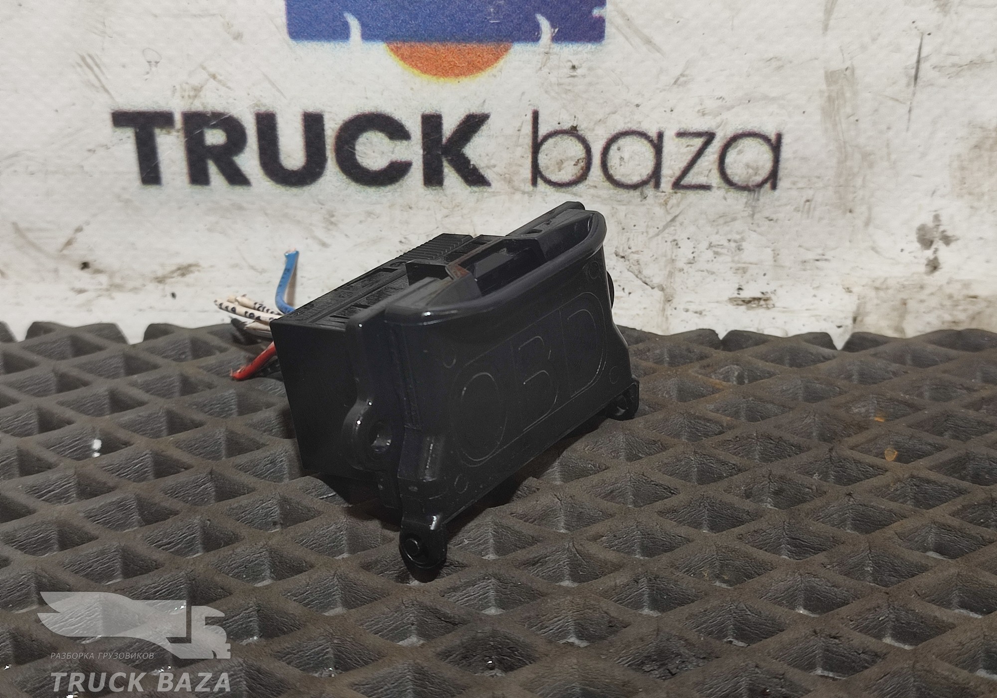 2025402373 Разъем OBD