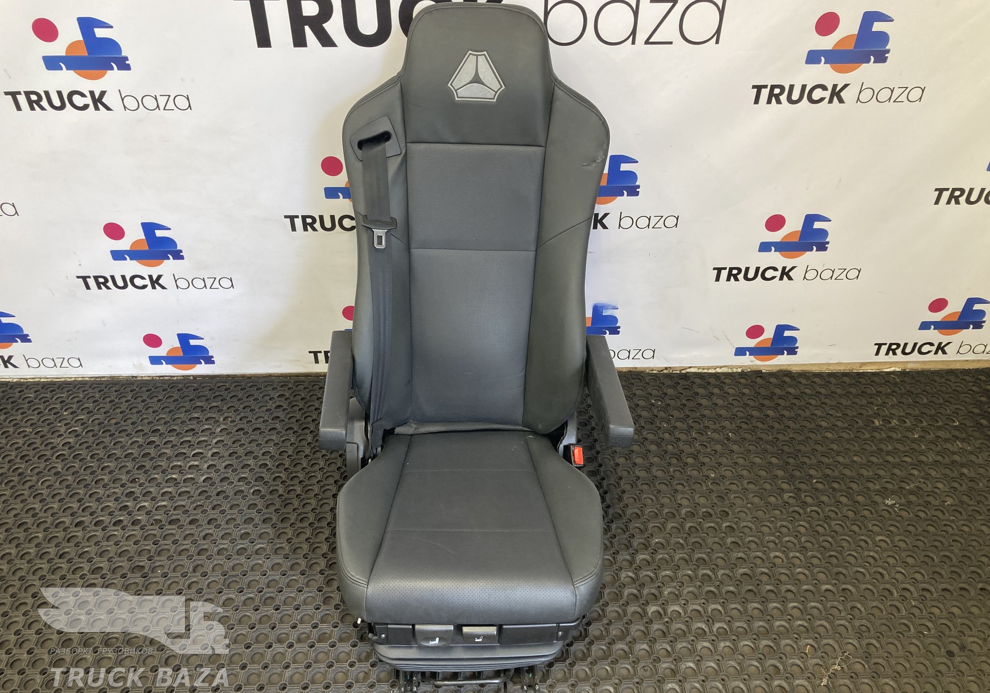 WG1662511179 Сиденье переднее правое пневматичecкое для Sinotruk Sitrak C7H