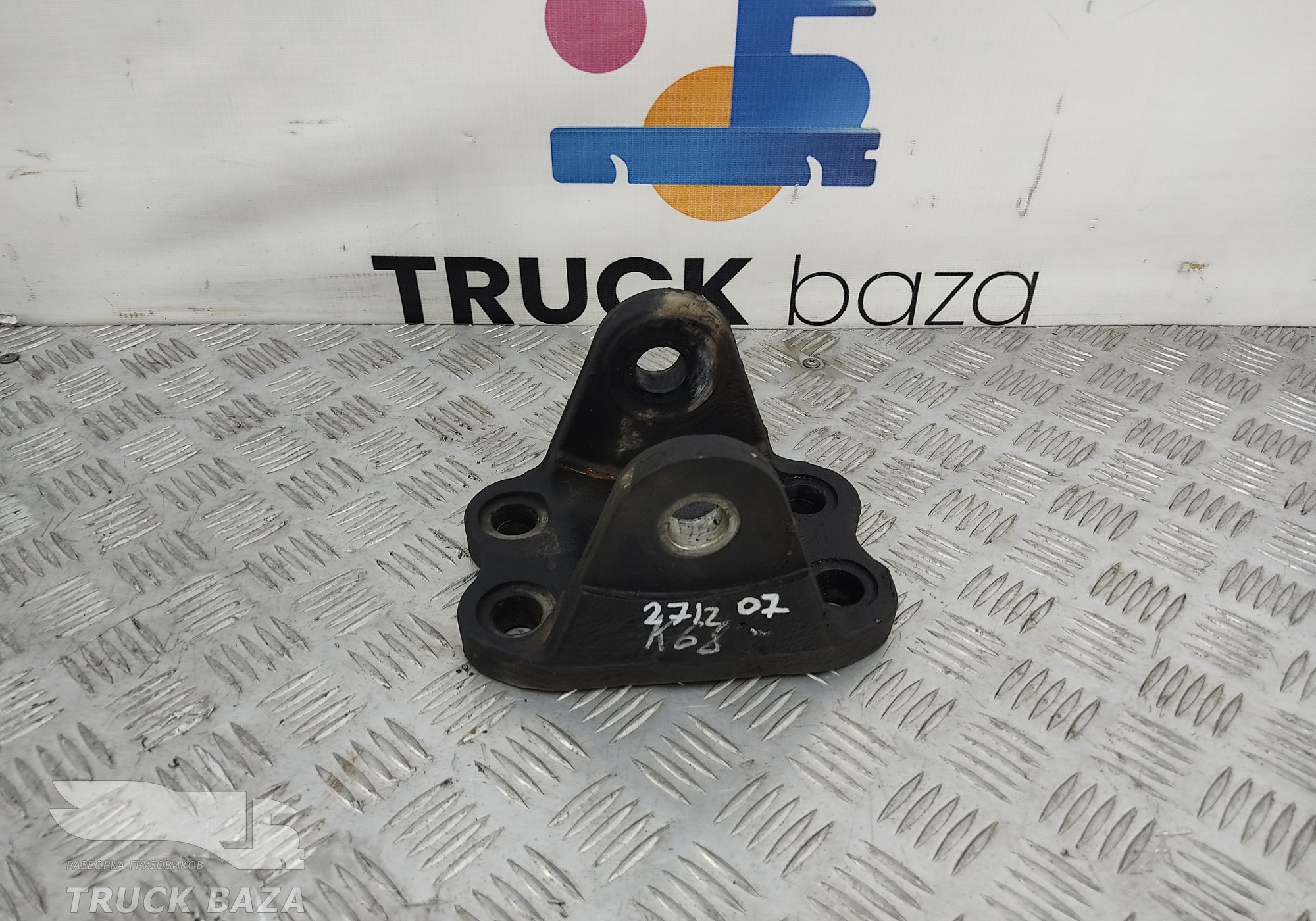 65802902444 Кронштейн рессоры передней